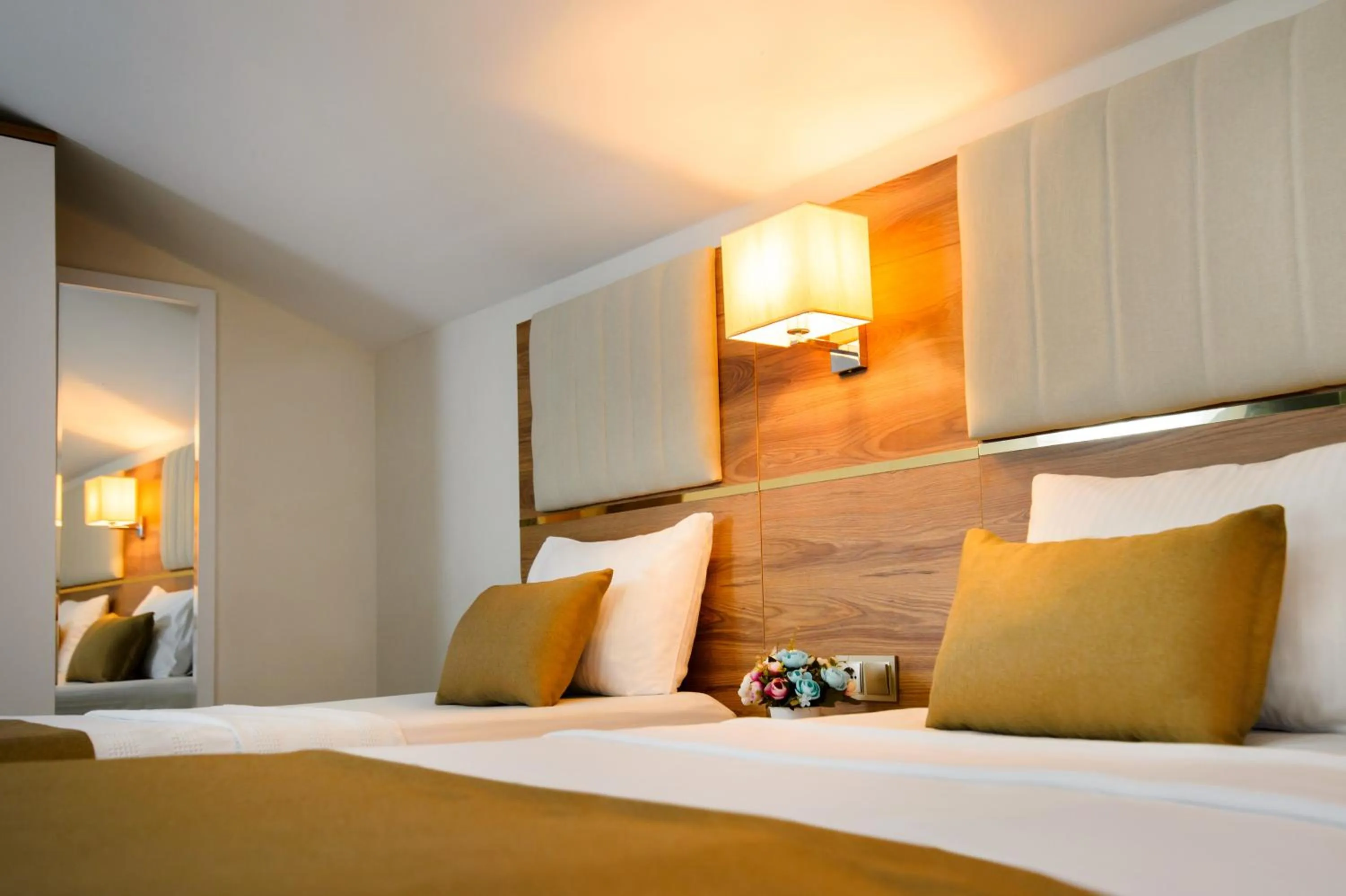 bunk bed, Bed in White House Hotel