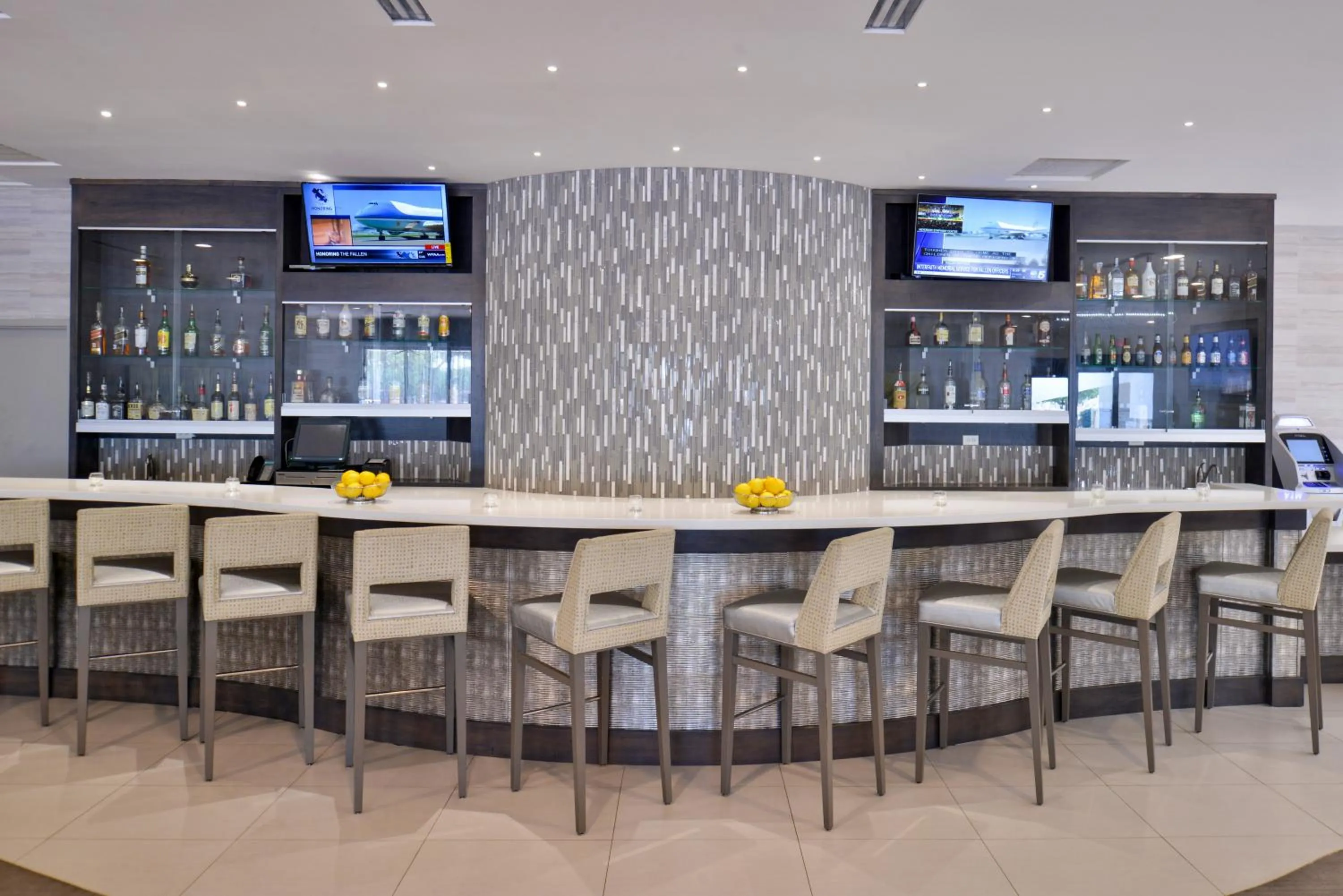 Lounge or bar in Holiday Inn Dallas-Richardson by IHG