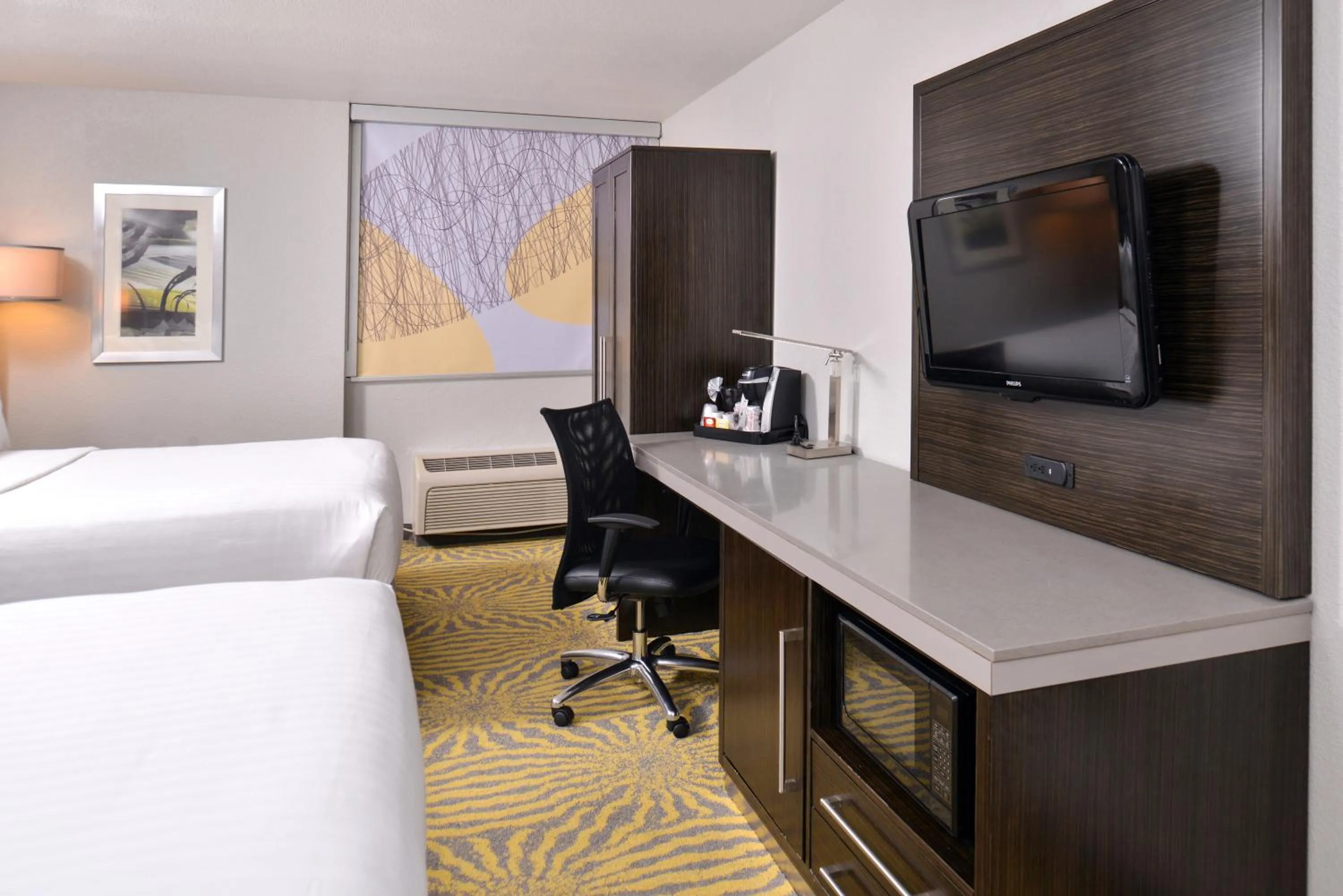 Photo of the whole room, Bed in Holiday Inn Dallas-Richardson by IHG