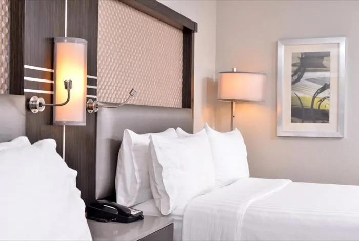 Bed in Holiday Inn Dallas-Richardson by IHG