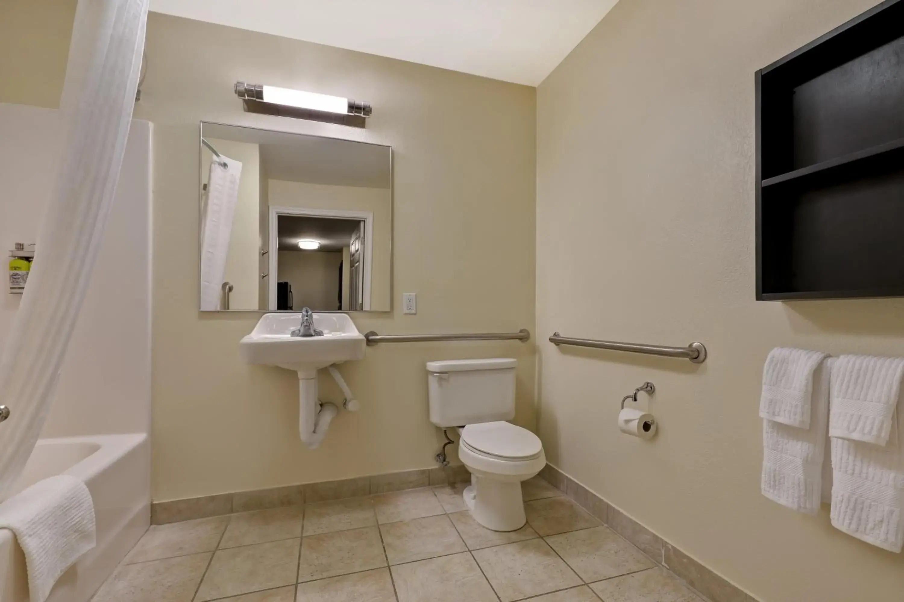 Queen Studio - Disability Access in Candlewood Suites Indianapolis - South by IHG Queen Studio - Disability Access in Candlewood Suites Indianapolis - South by IHG