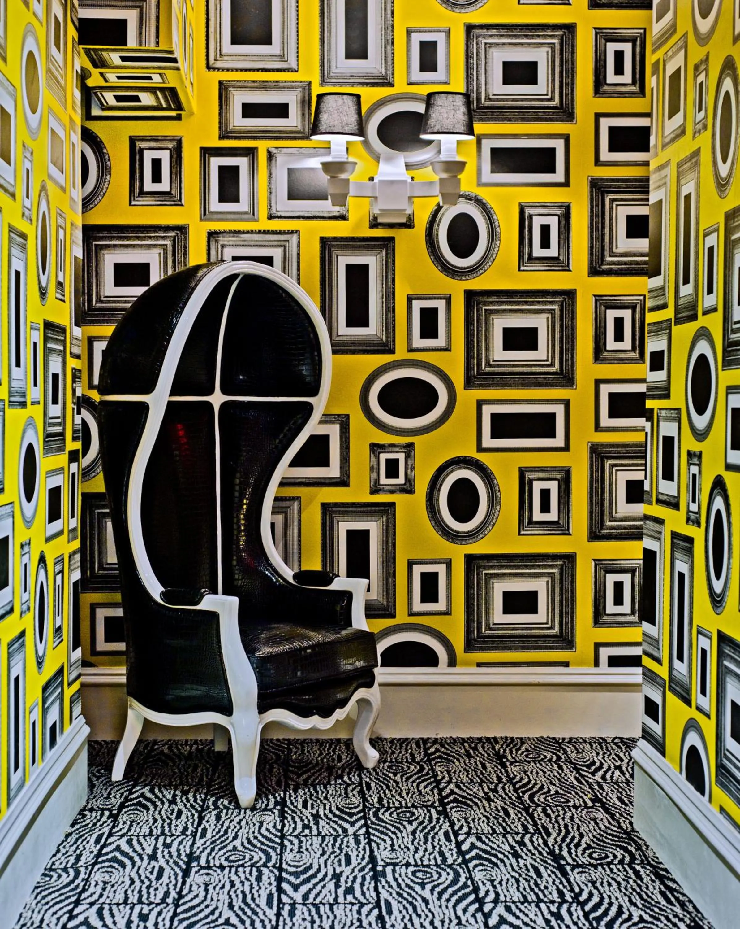 Communal lounge/ TV room in Moderne Hotel