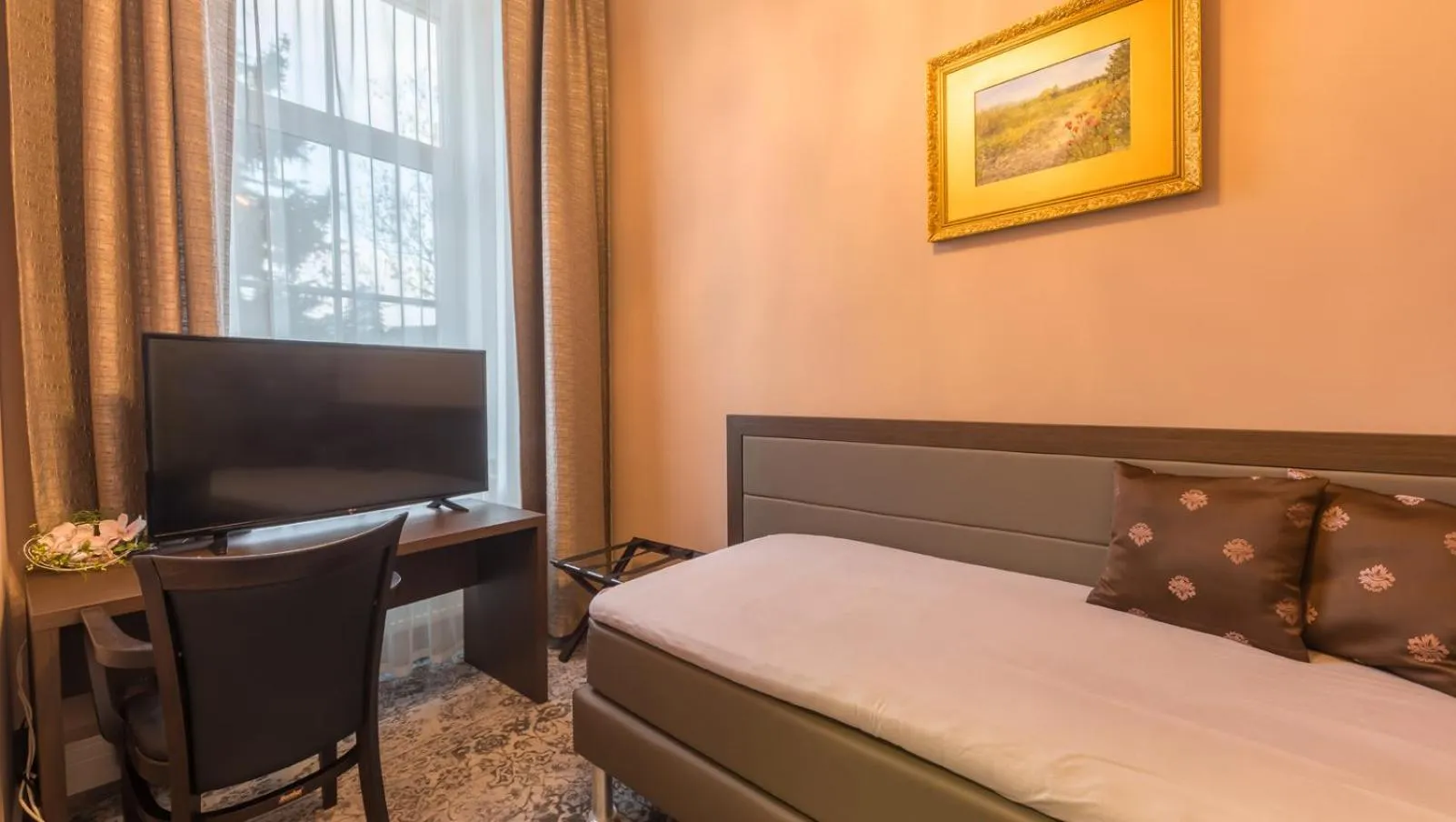 Bed in Wellness & Spa hotel Villa Regenhart