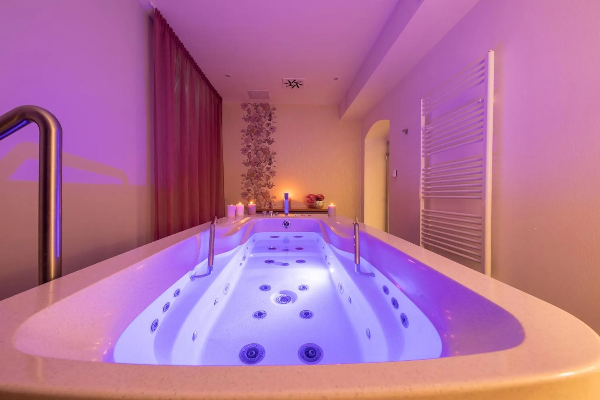 Hot Tub in Wellness & Spa hotel Villa Regenhart
