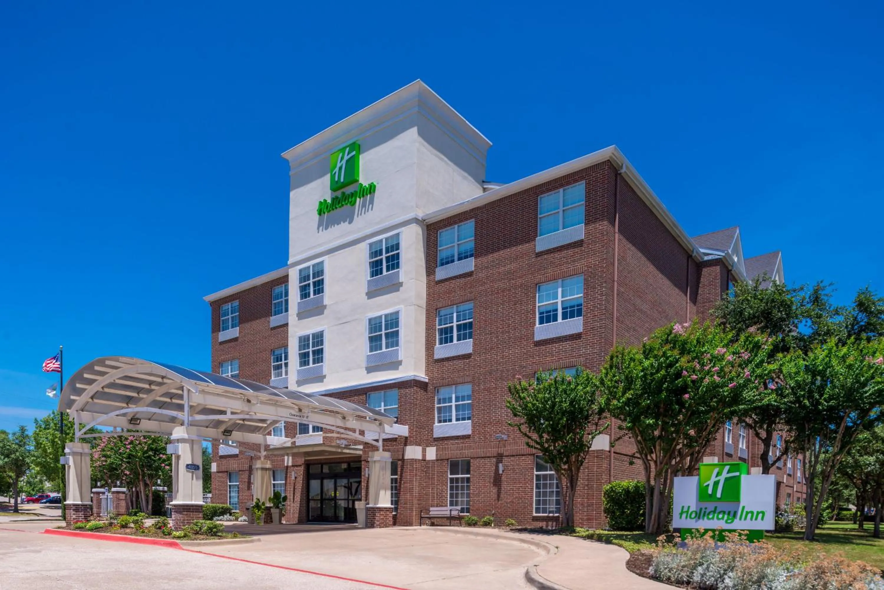 Property building in Holiday Inn and Suites Addison by IHG