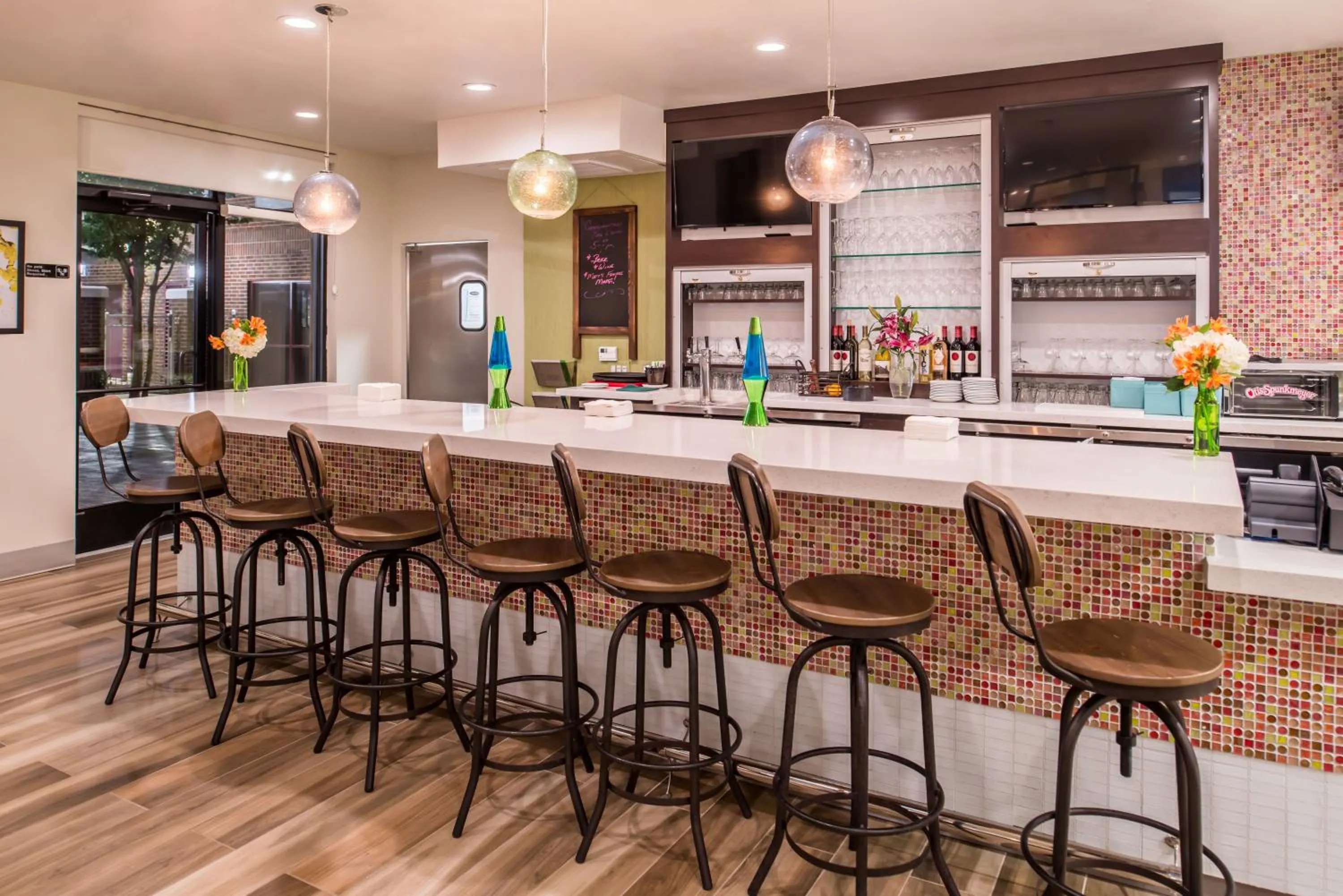 Restaurant/places to eat in Holiday Inn and Suites Addison by IHG