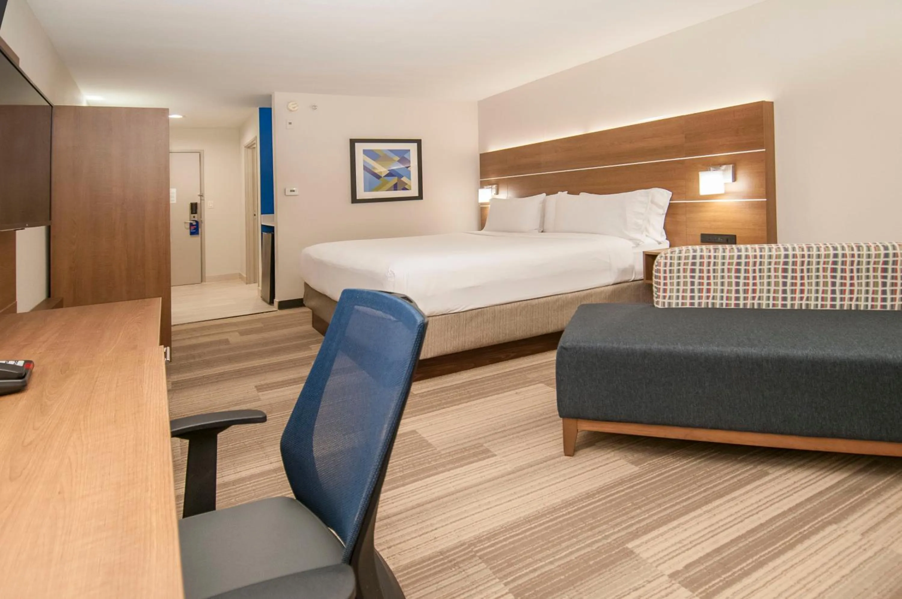 Photo of the whole room, Bed in Holiday Inn Express Hotel & Suites Plano West - Frisco by IHG