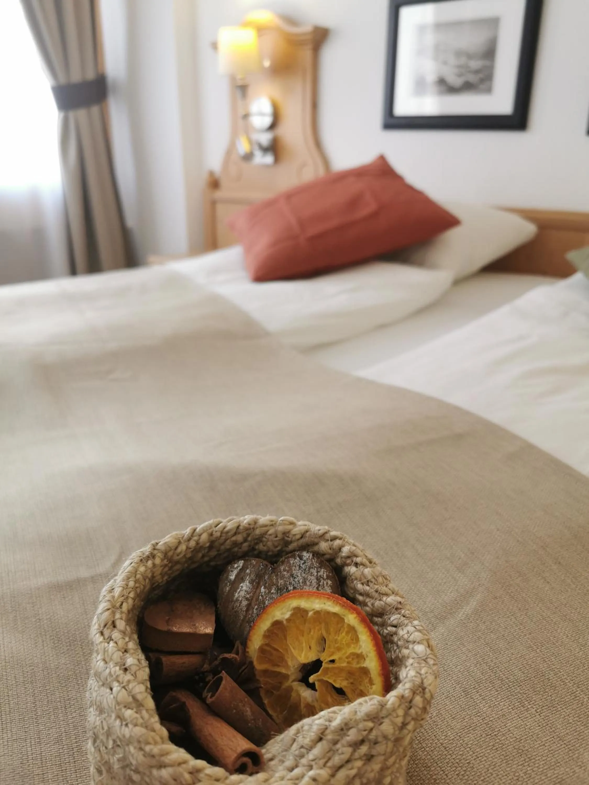 Photo of the whole room, Bed in SPANNORT family home with common kitchen and self check-in