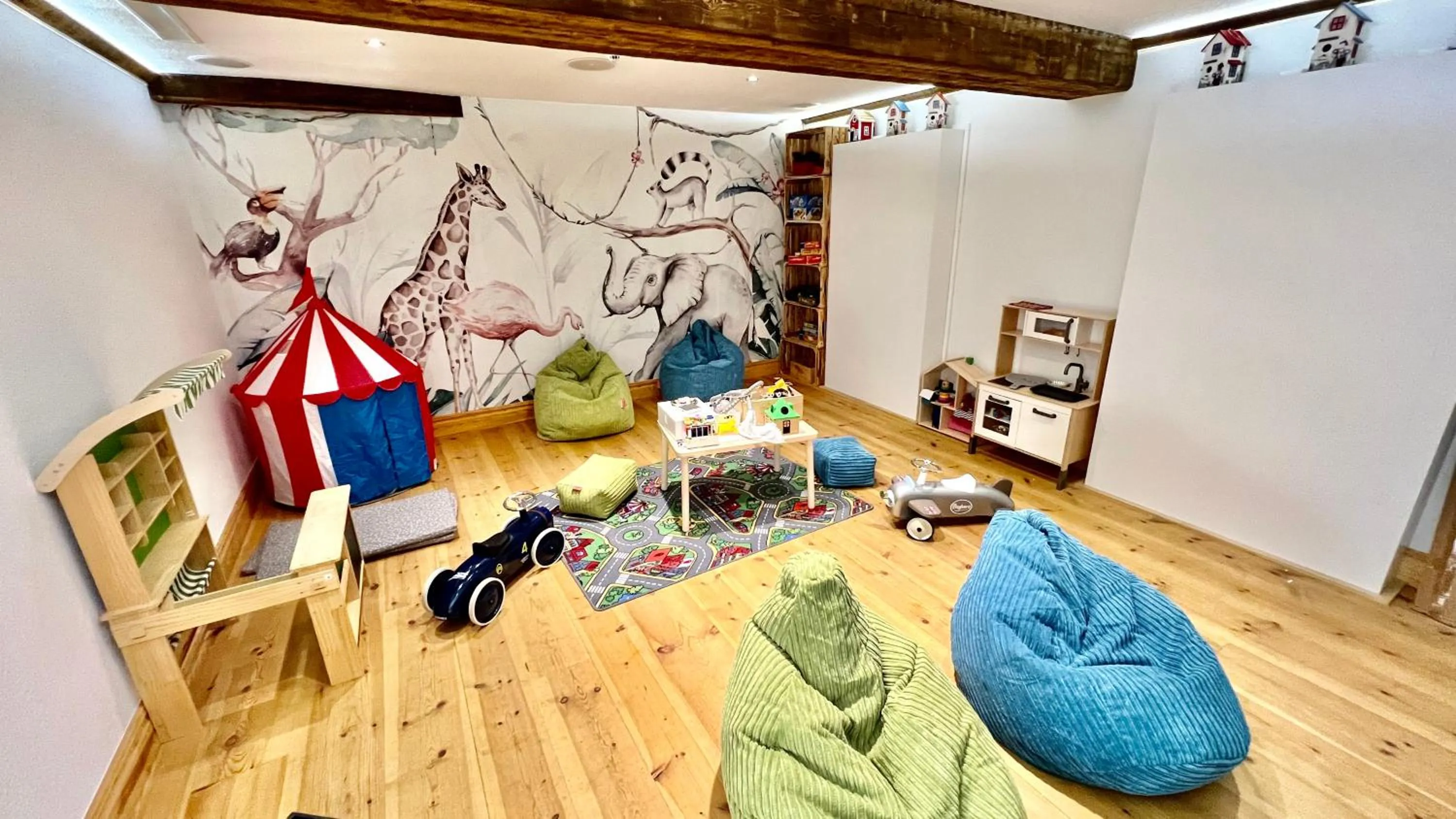 Children play ground in SPANNORT family home with common kitchen and self check-in