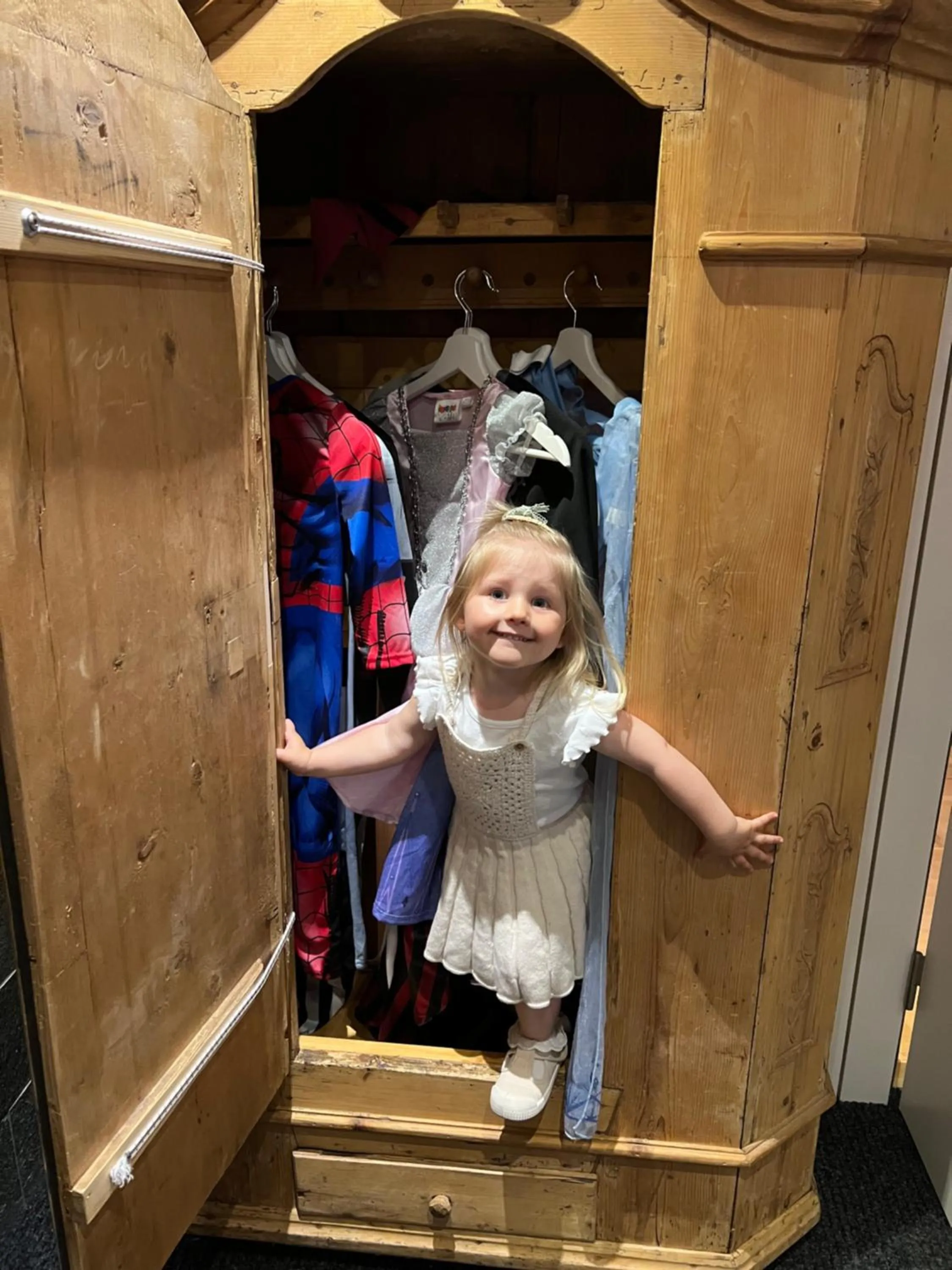 Kids's club in SPANNORT family home with common kitchen and self check-in