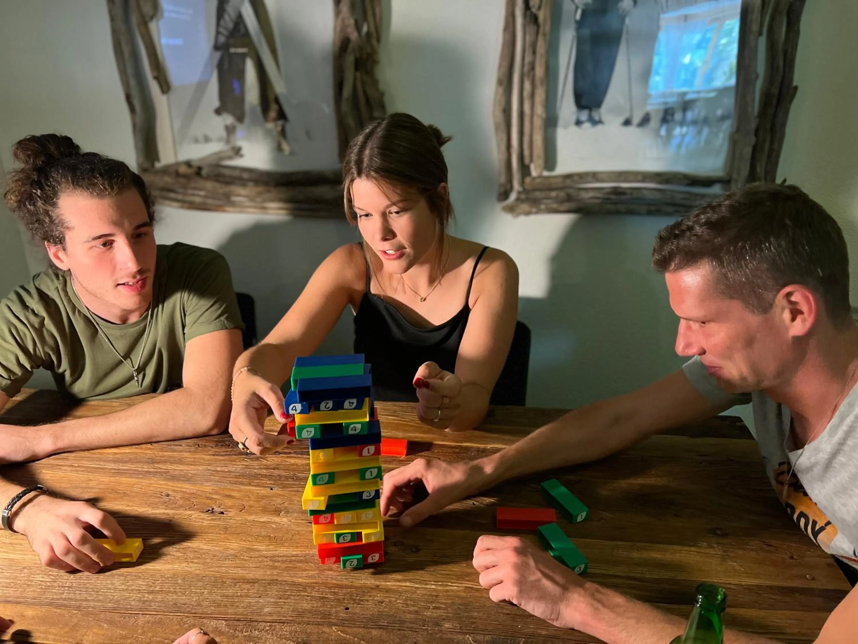 People in SPANNORT family home with common kitchen and self check-in