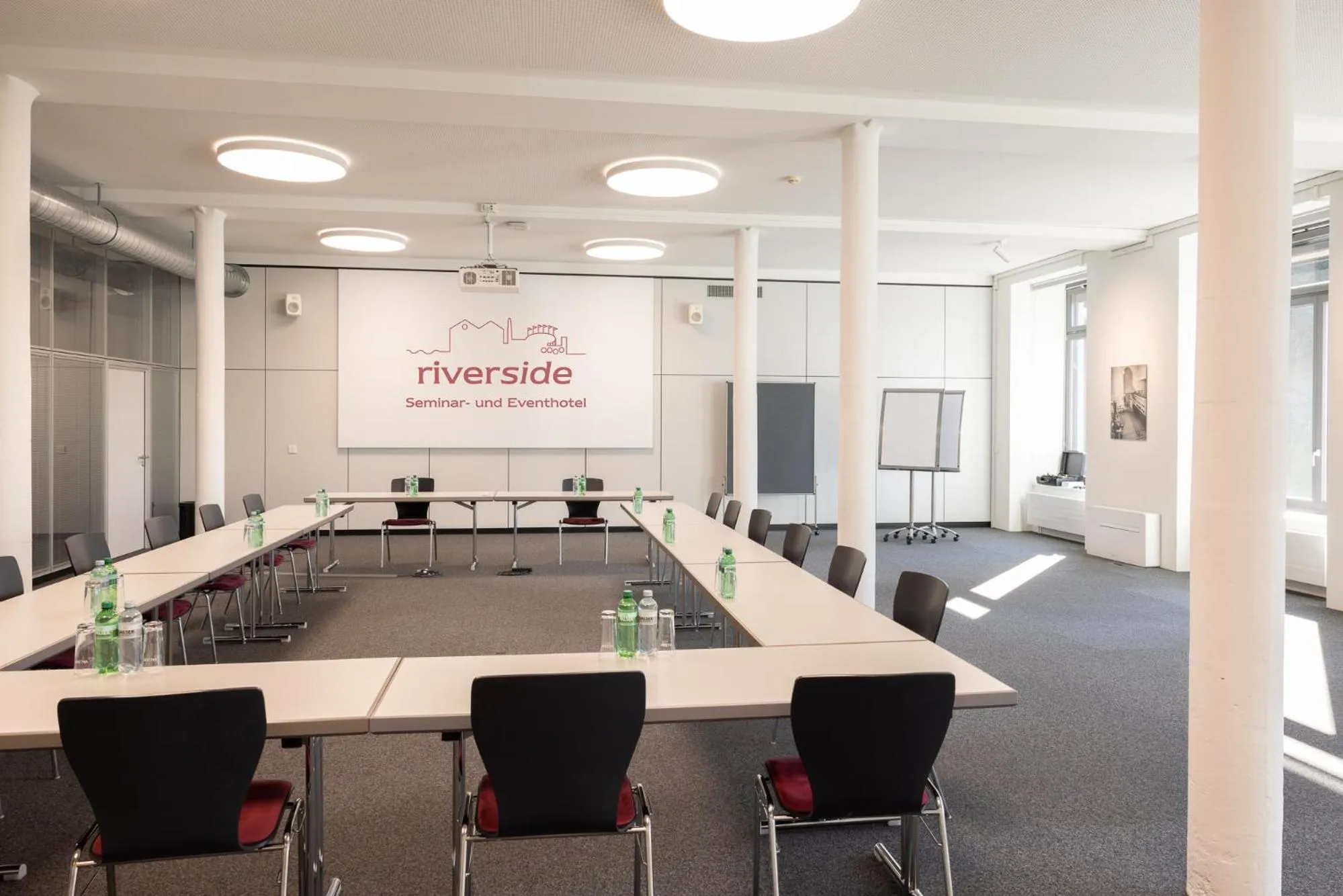 Business facilities in Riverside