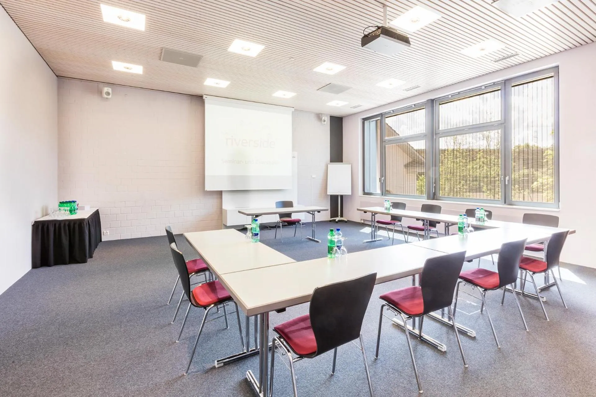 Business facilities in Riverside