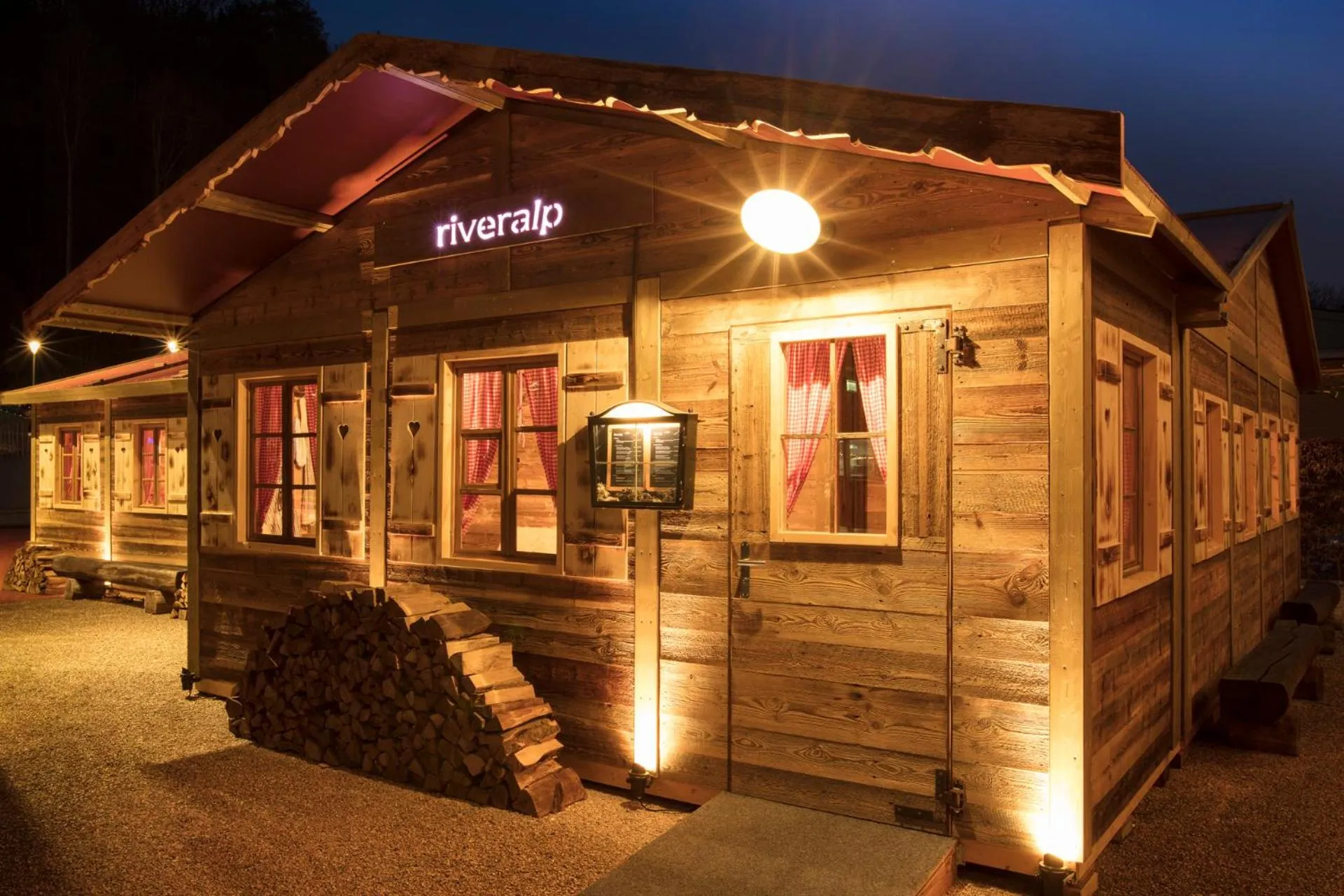 Restaurant/places to eat in Riverside