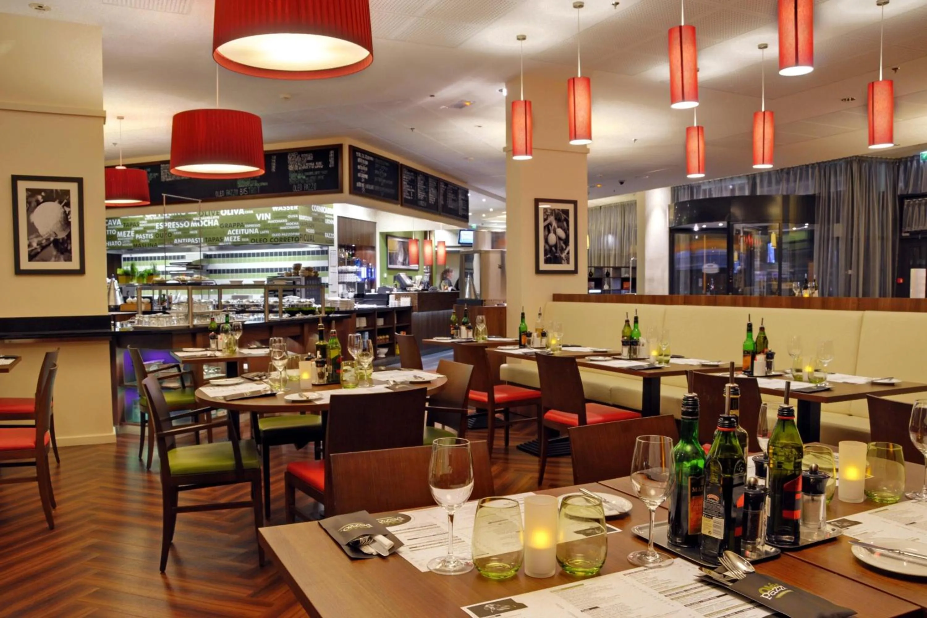 Restaurant/places to eat in Courtyard by Marriott Paris Saint Denis