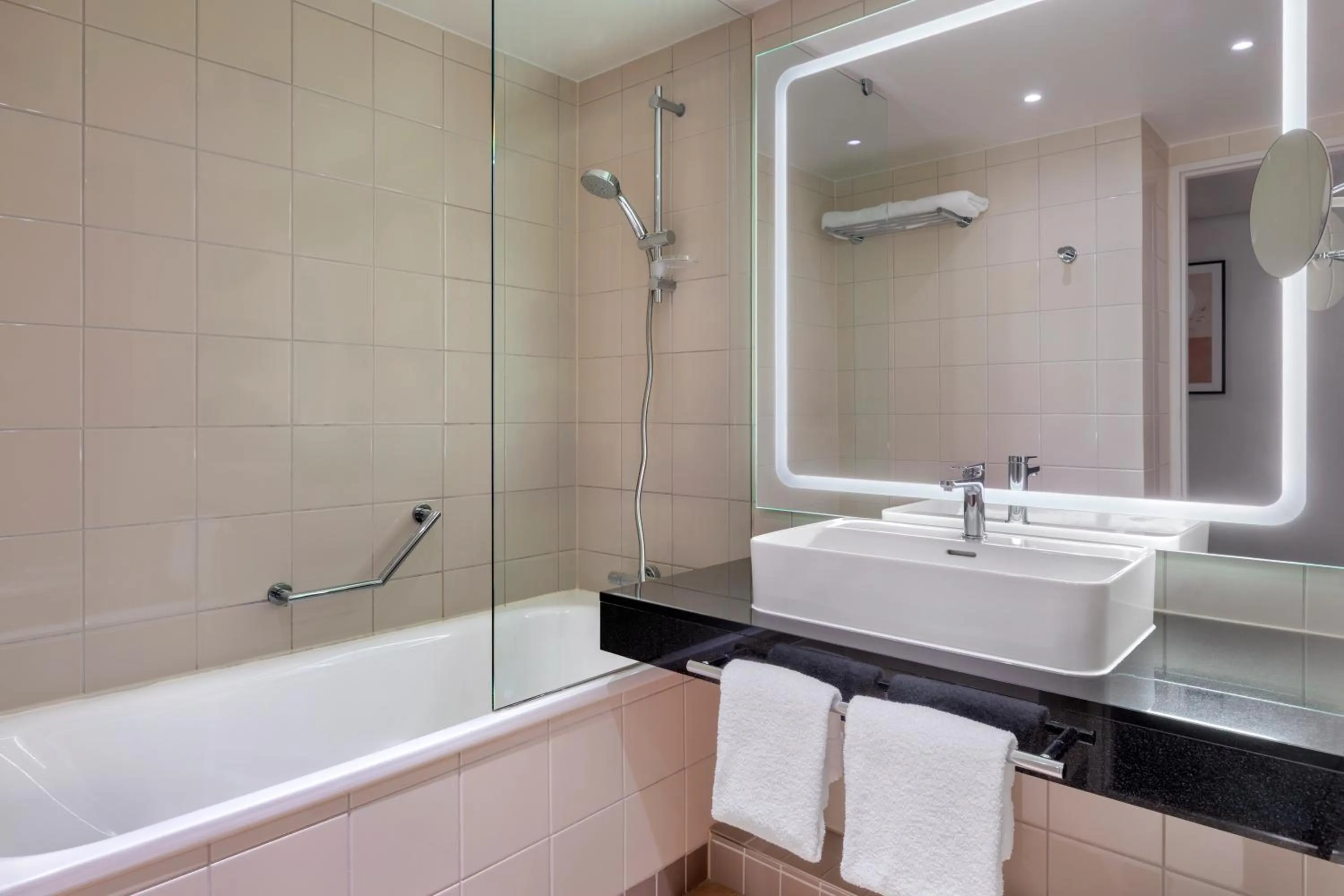Bathroom in Courtyard by Marriott Paris Saint Denis