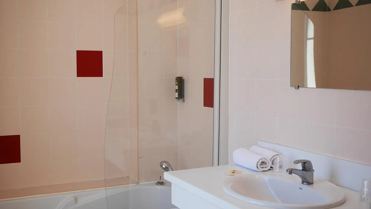 Logis Hôtel & Restaurant - Le Saint-Louis