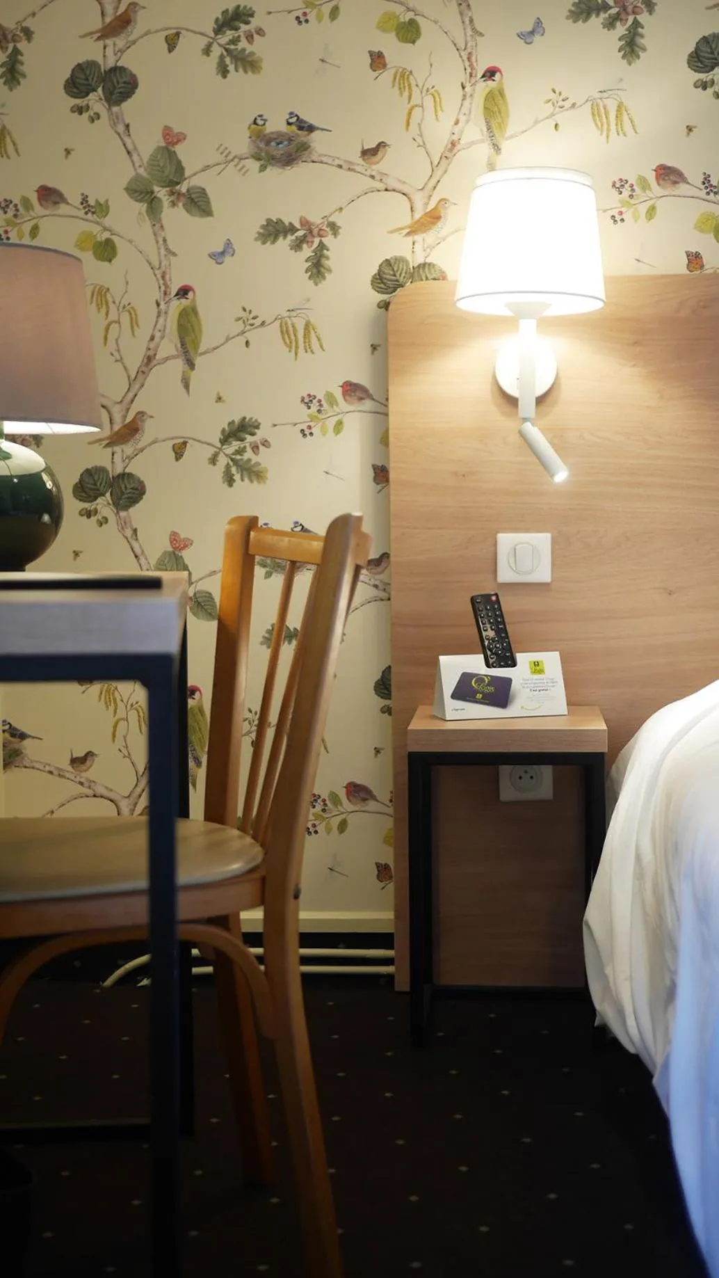 Bed in Logis Hôtel & Restaurant - Le Saint-Louis