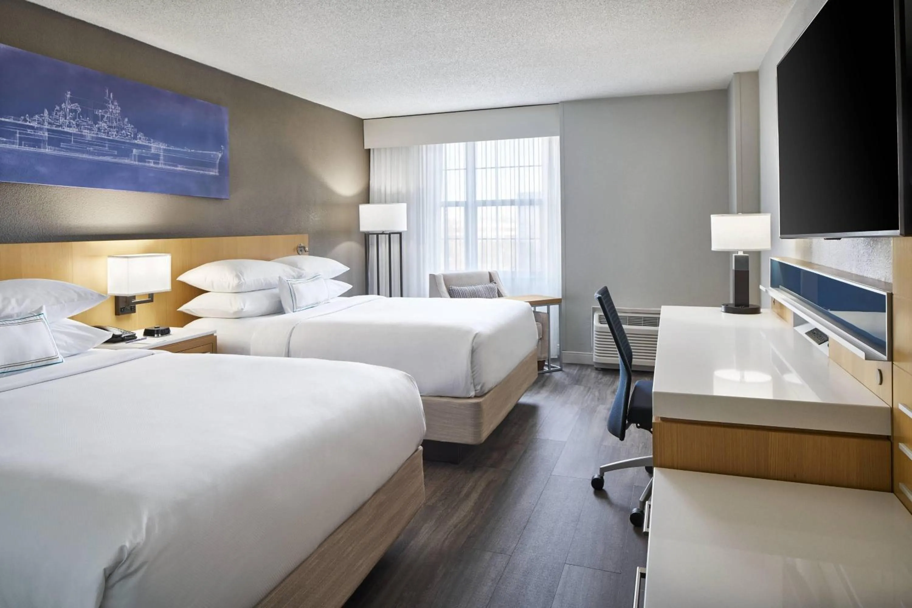 Photo of the whole room, Bed in Delta Hotels by Marriott Norfolk Airport