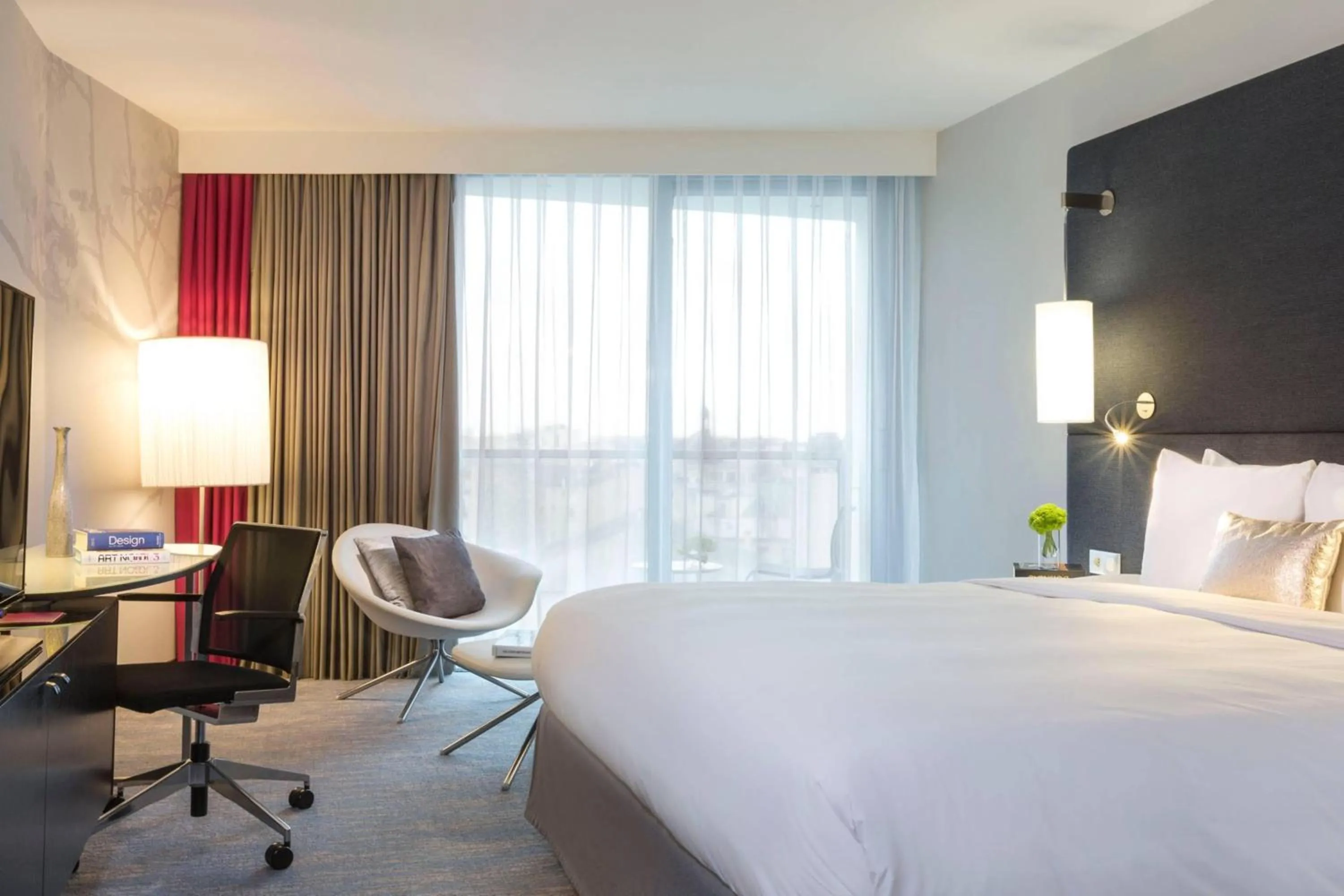 Photo of the whole room, Bed in Renaissance Paris Arc de Triomphe Hotel