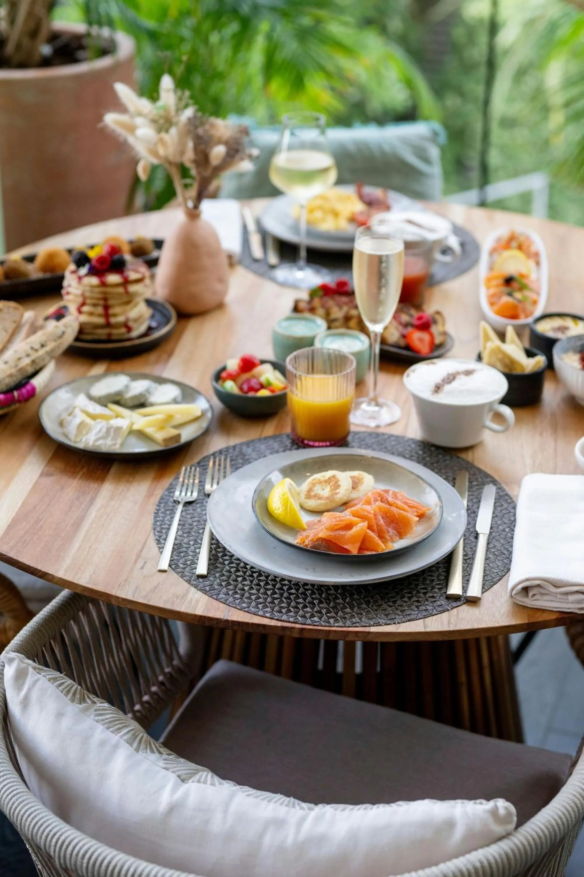 Restaurant/places to eat in Renaissance Paris Arc de Triomphe Hotel