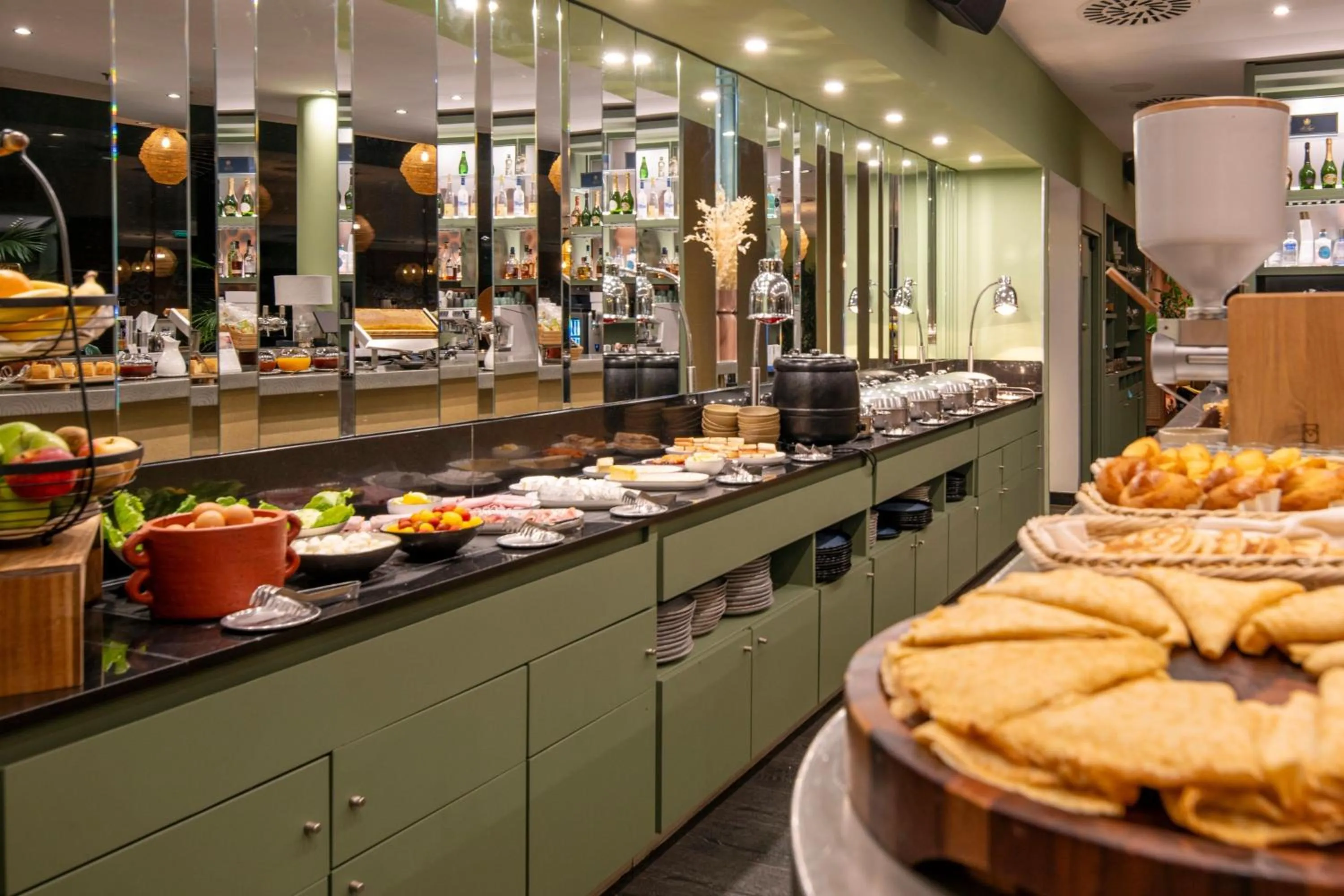 Breakfast in Renaissance Paris Arc de Triomphe Hotel