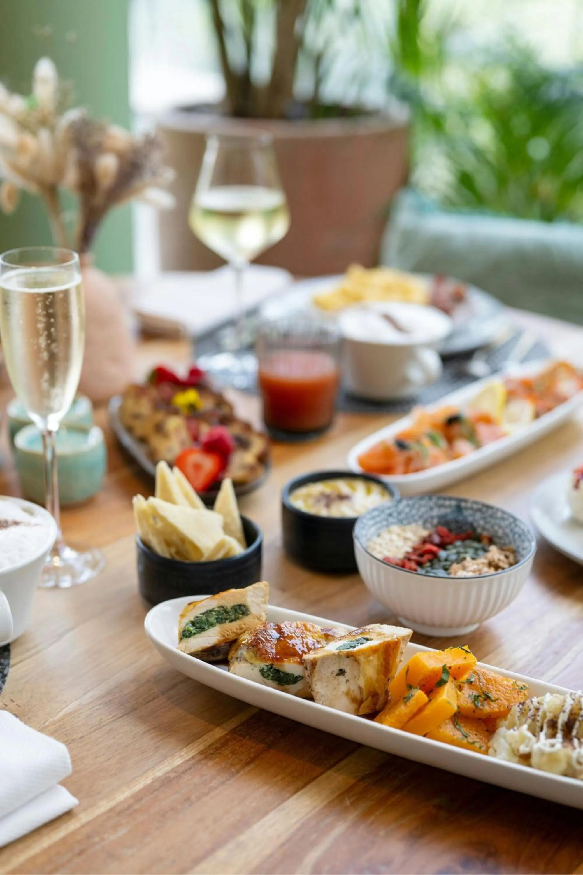 Restaurant/places to eat in Renaissance Paris Arc de Triomphe Hotel