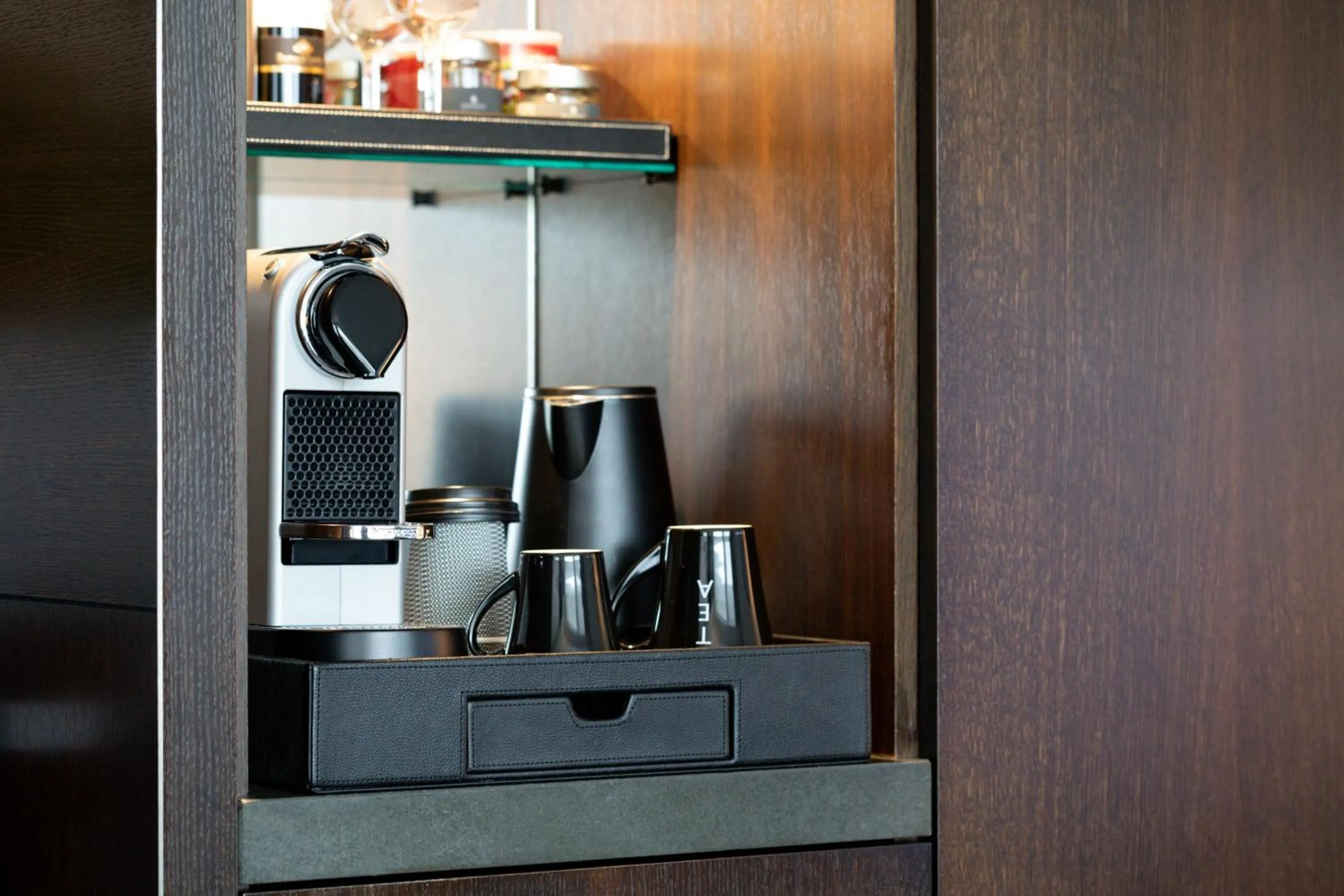 Lounge or bar in Renaissance Paris Arc de Triomphe Hotel