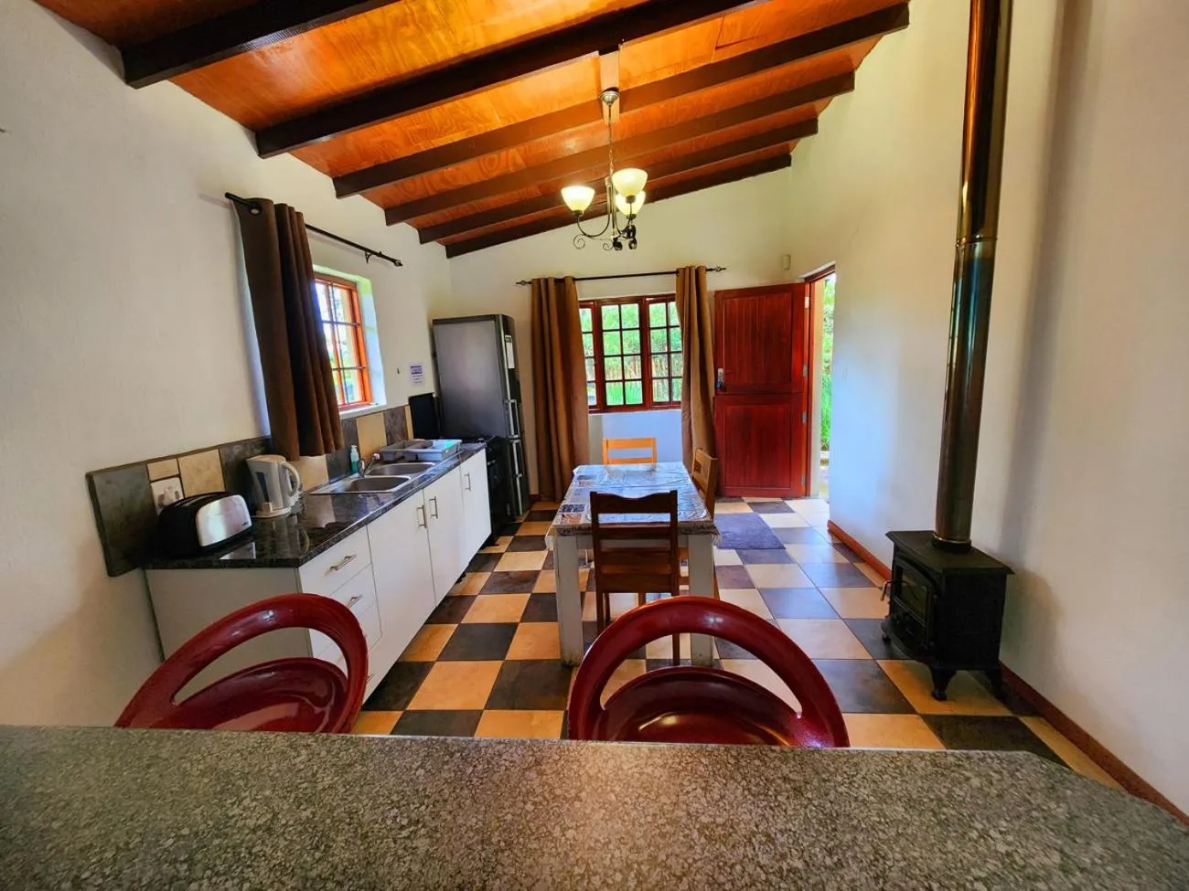 Kitchen or kitchenette in Pine Valley