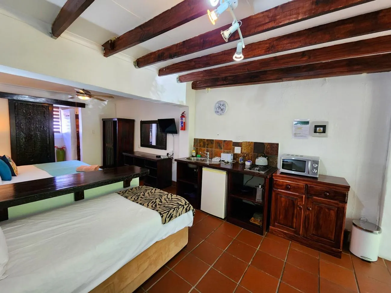 Kitchen or kitchenette, Bed in Pine Valley