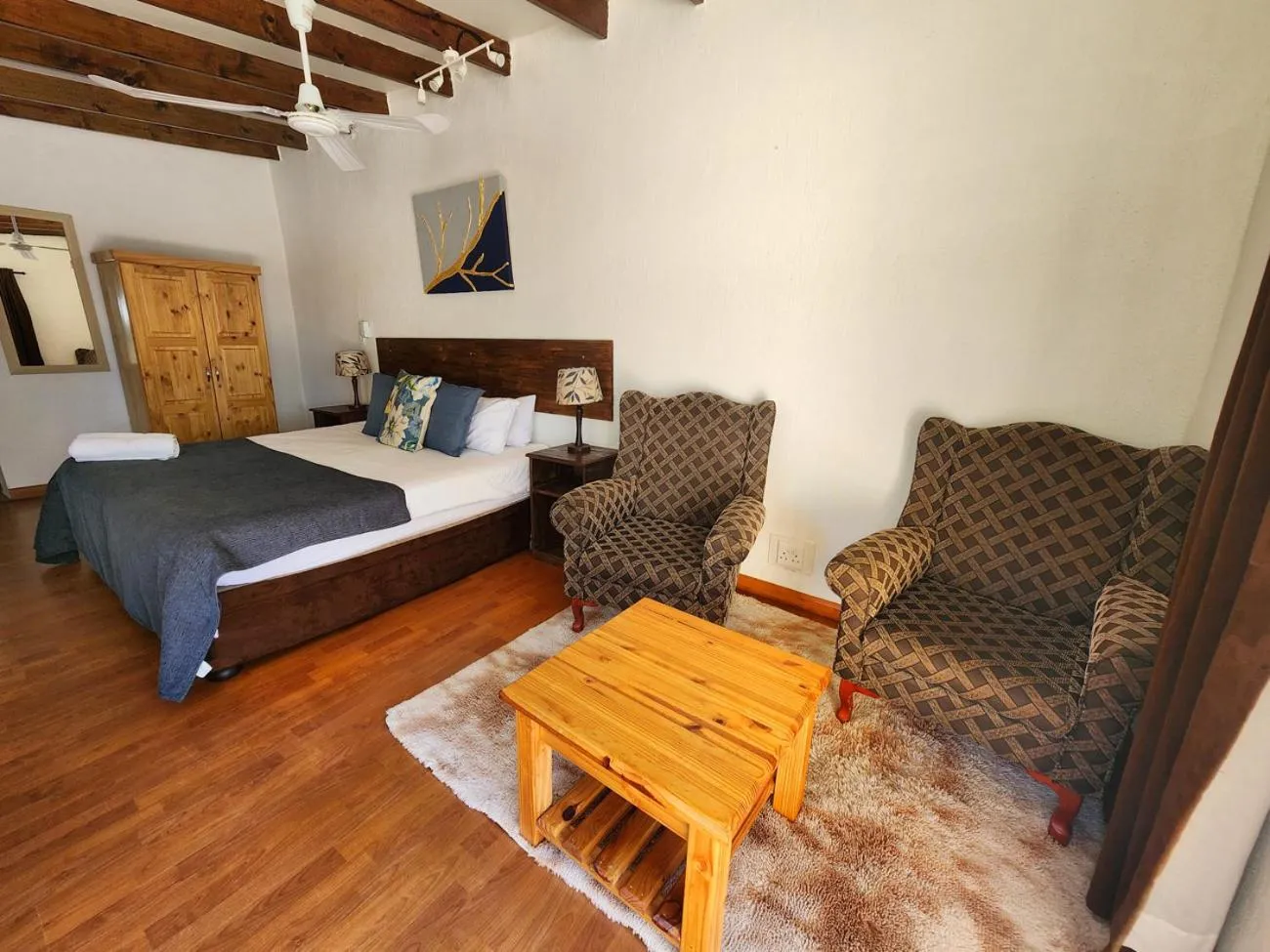 Living room, Bed in Pine Valley