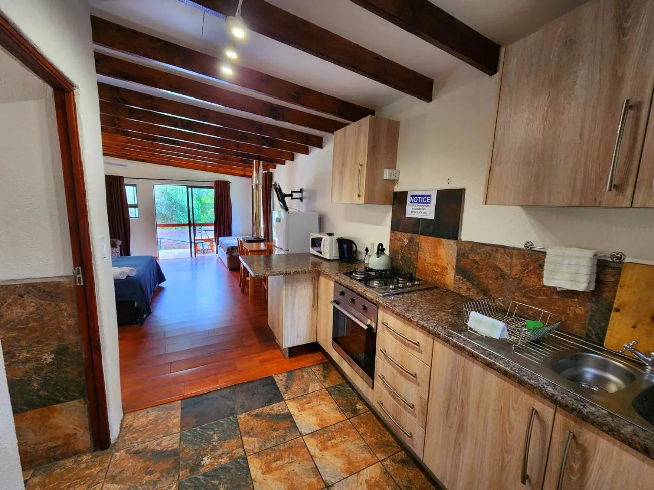 Kitchen or kitchenette in Pine Valley