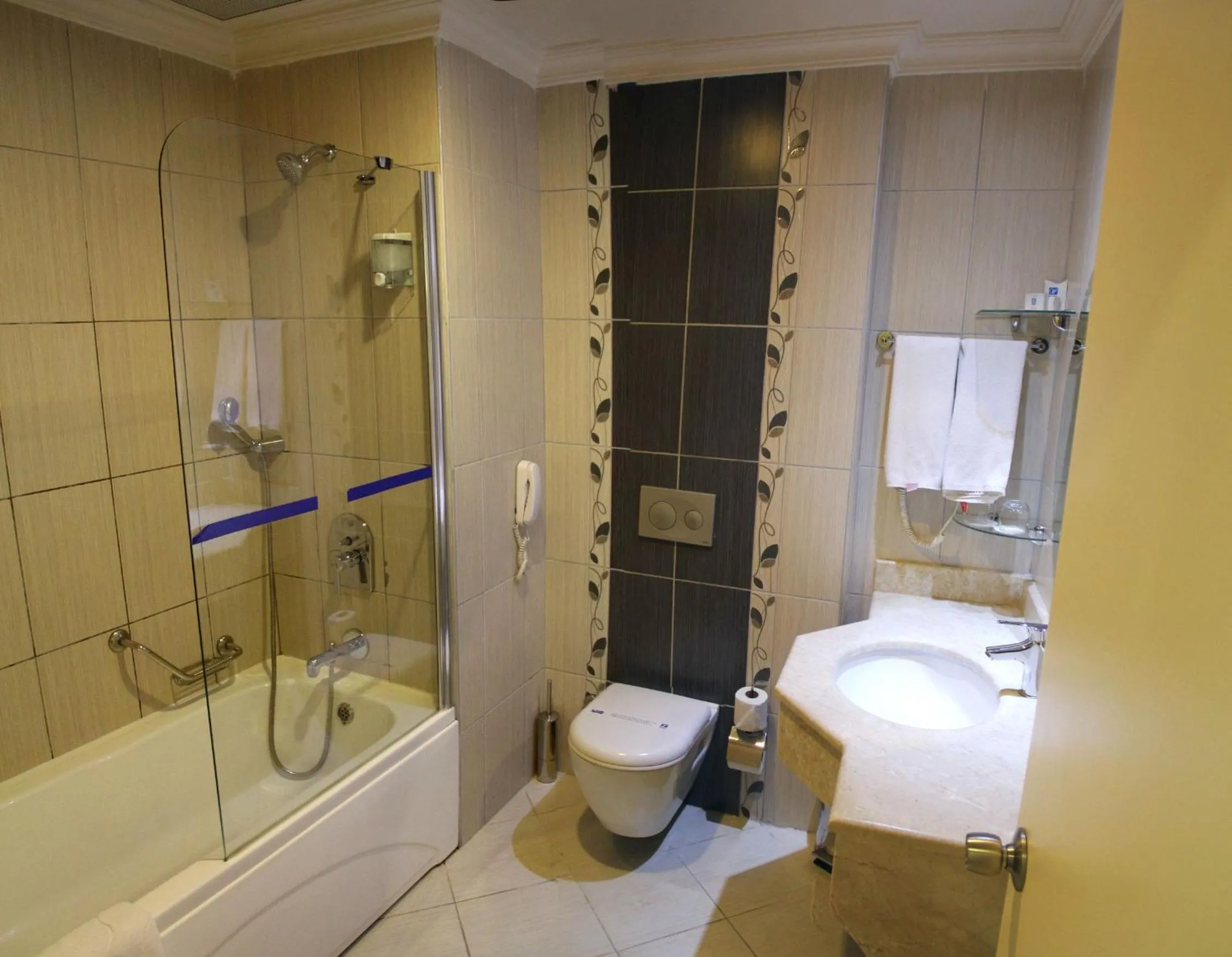 Shower in Fun&Sun Smart Hane sun