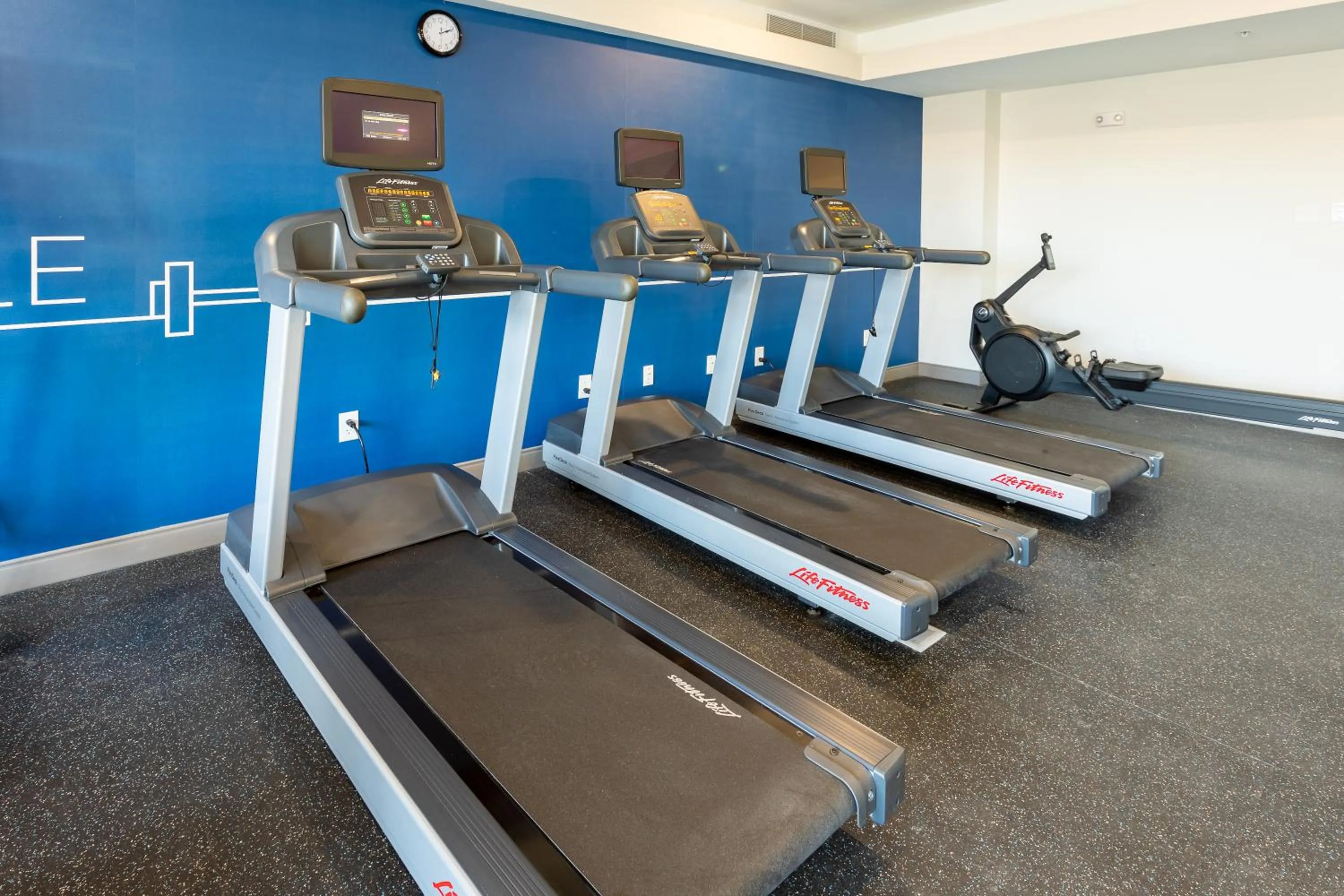 Fitness centre/facilities in Holiday Inn Express & Suites Englewood - Denver South by IHG