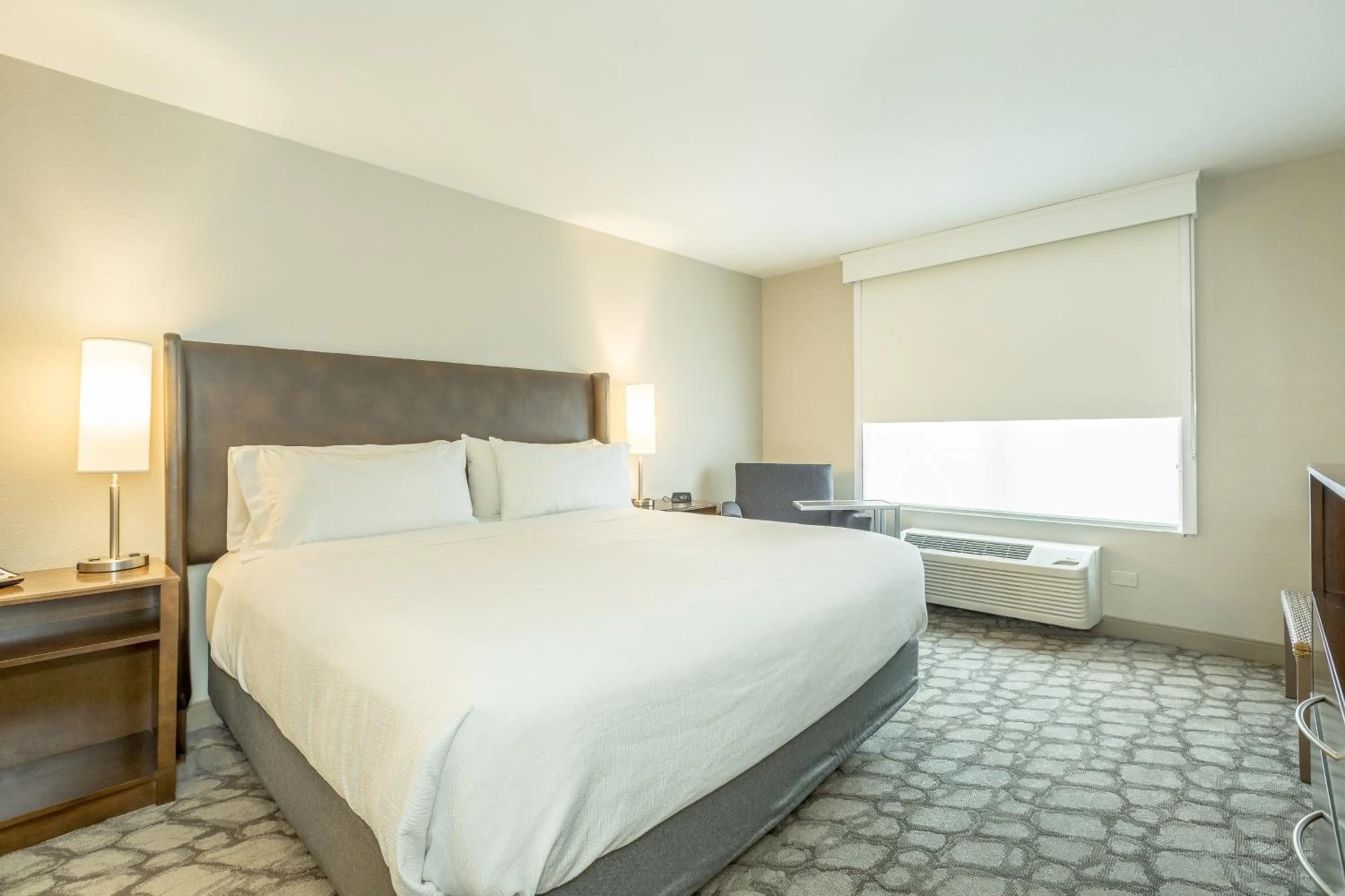 Bed in Holiday Inn Hotel and Suites Peachtree City by IHG