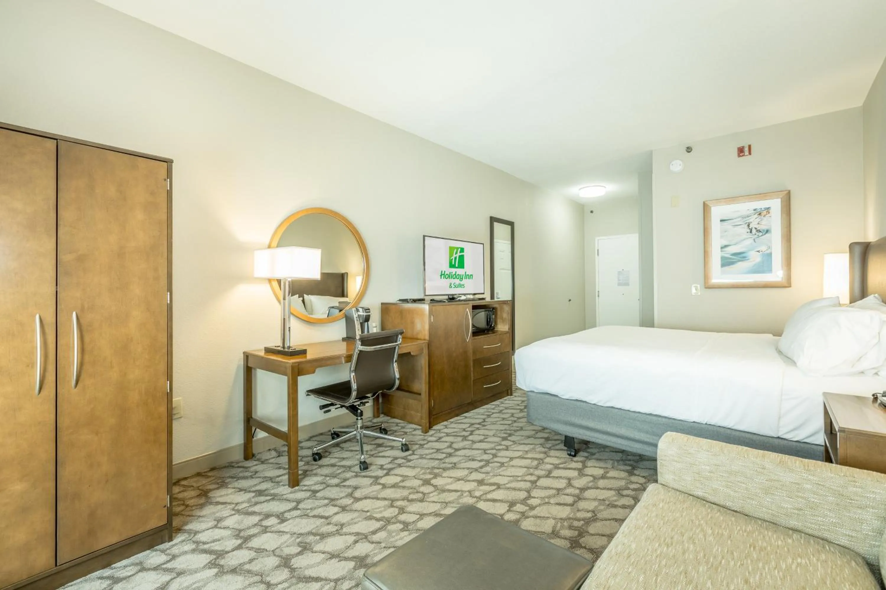 Photo of the whole room, Bed in Holiday Inn Hotel and Suites Peachtree City by IHG