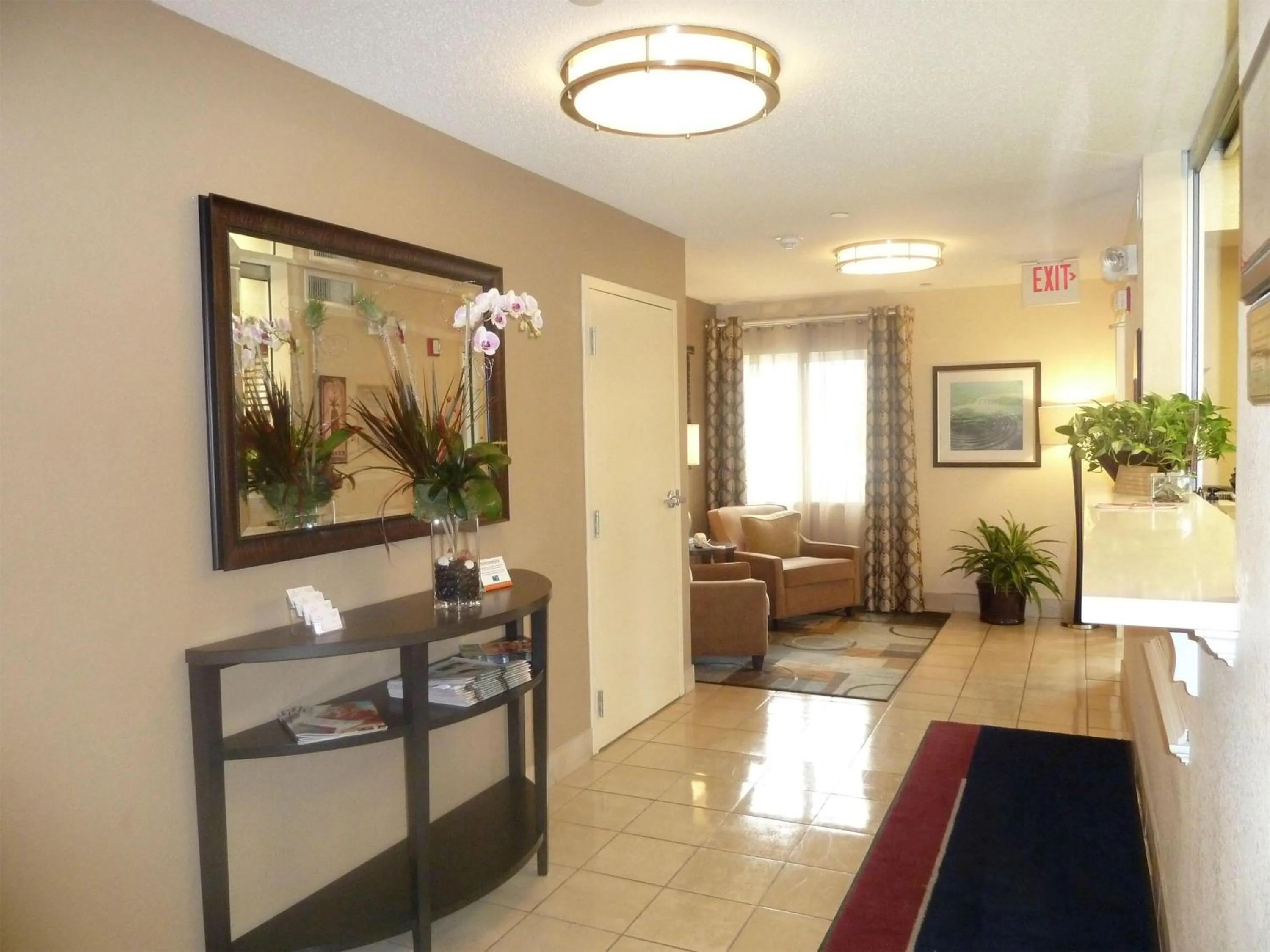 Lobby or reception in Sonesta Simply Suites Arlington