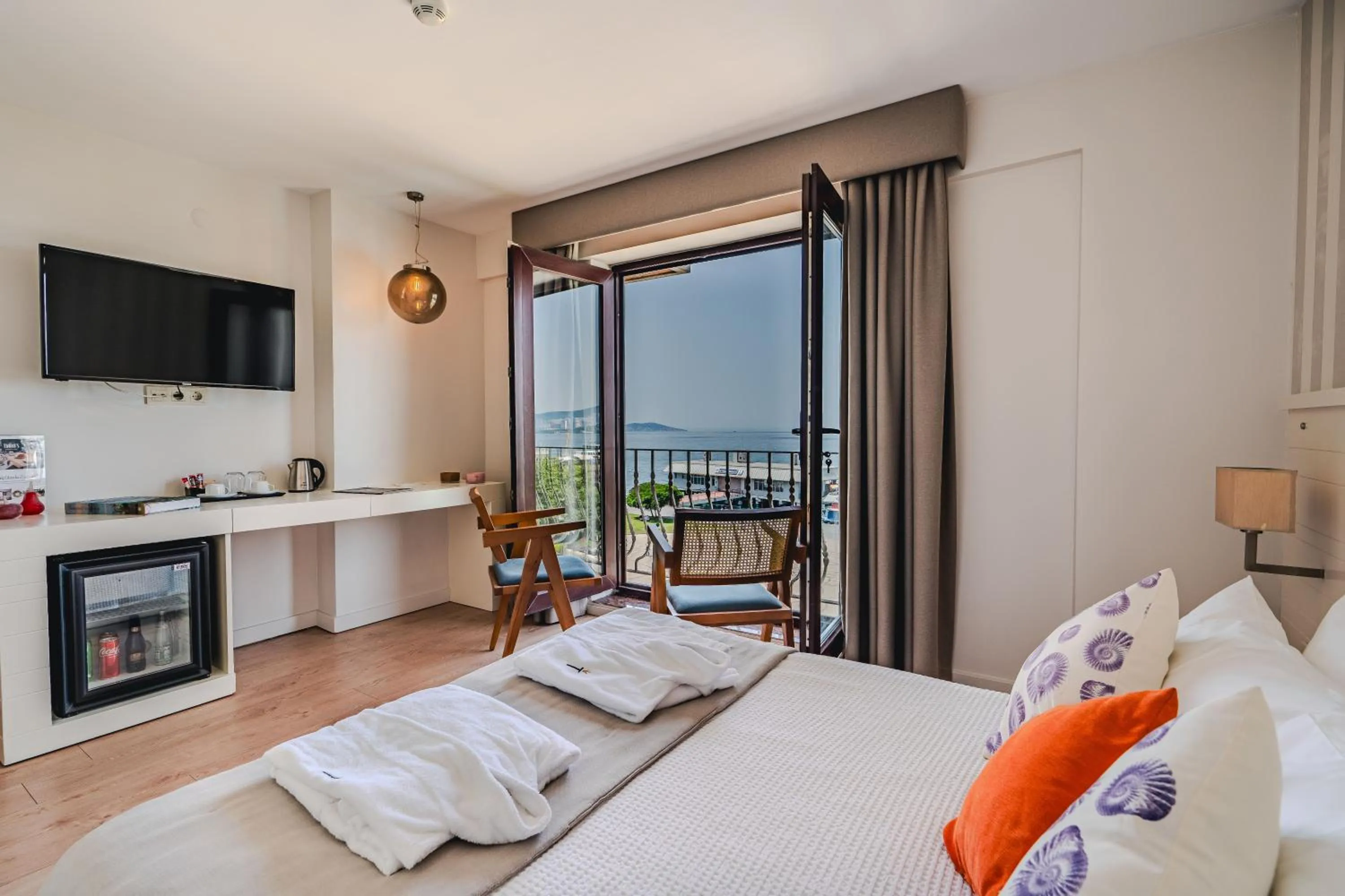 Bedroom, Bed in Tiara Buyukada