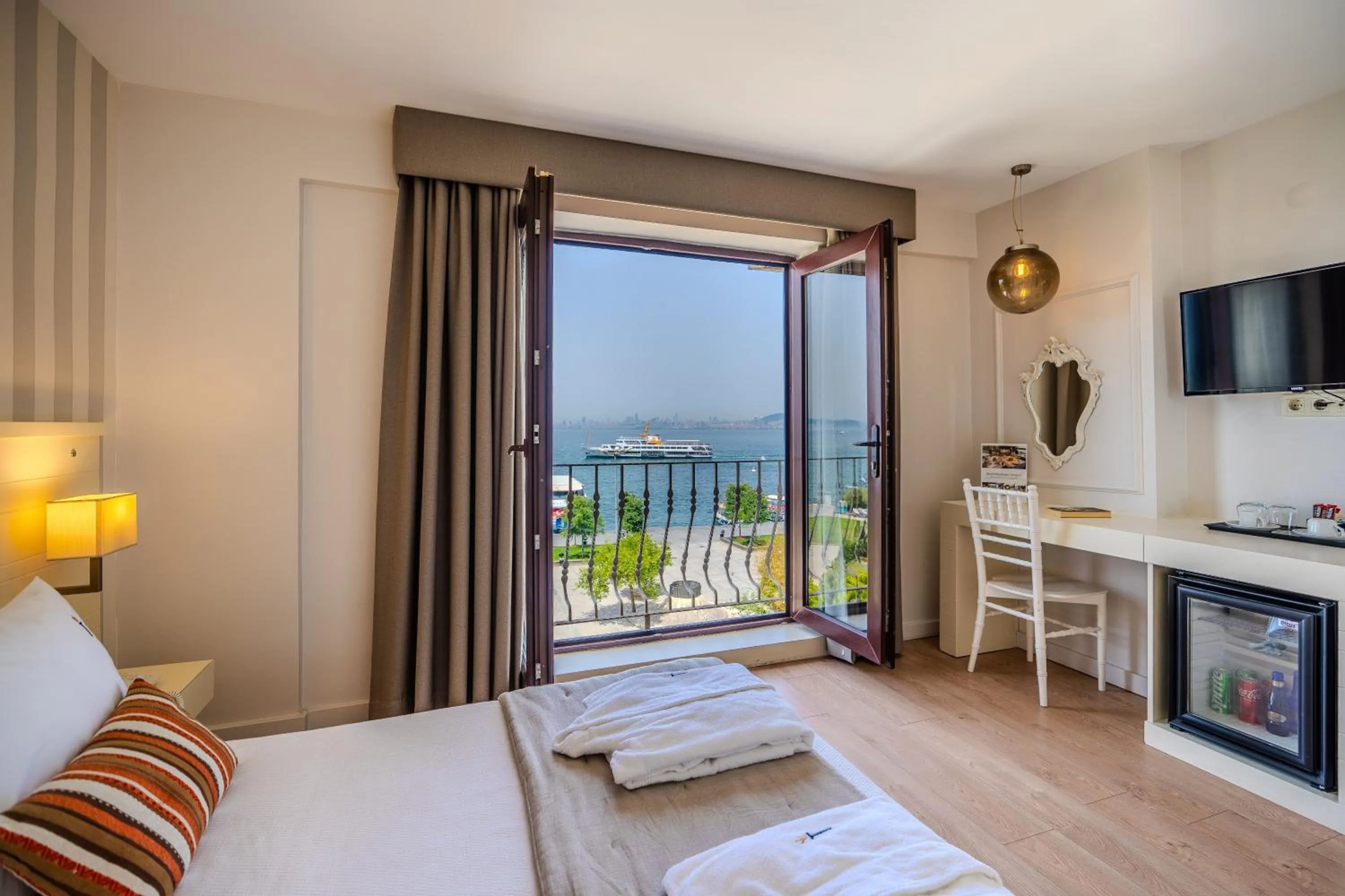 Bedroom, Bed in Tiara Buyukada