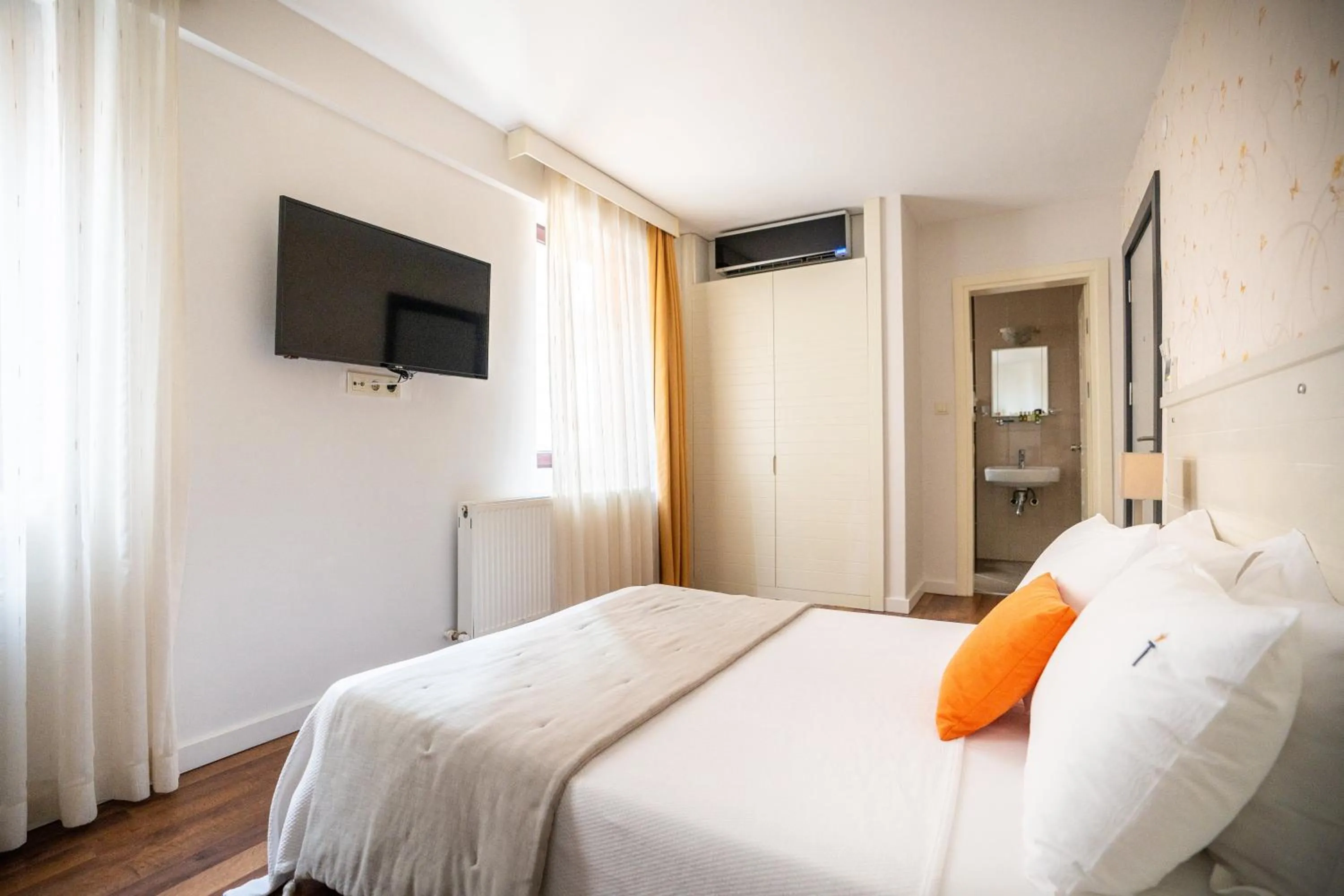 Bedroom, Bed in Tiara Buyukada