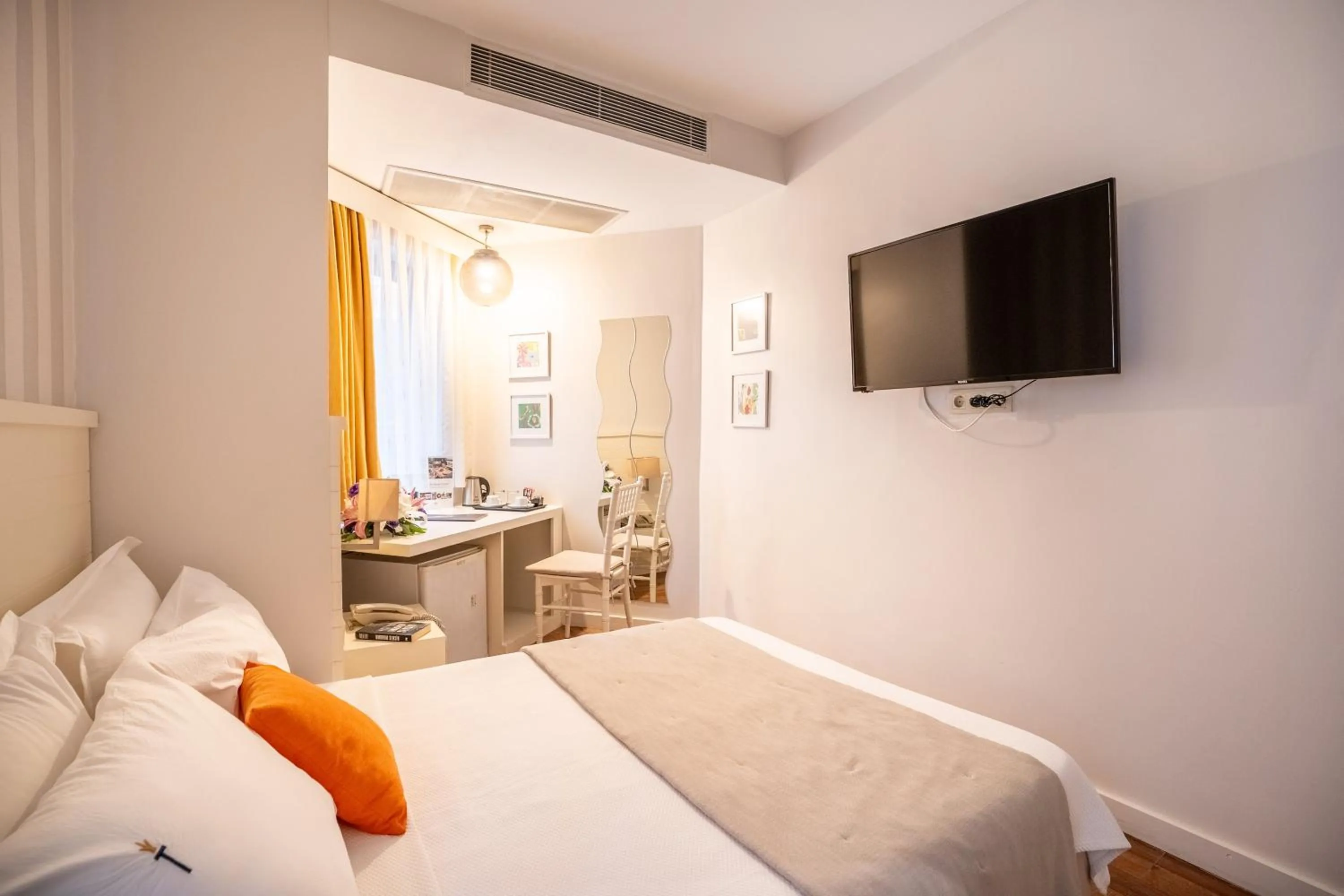 Bedroom, Bed in Tiara Buyukada