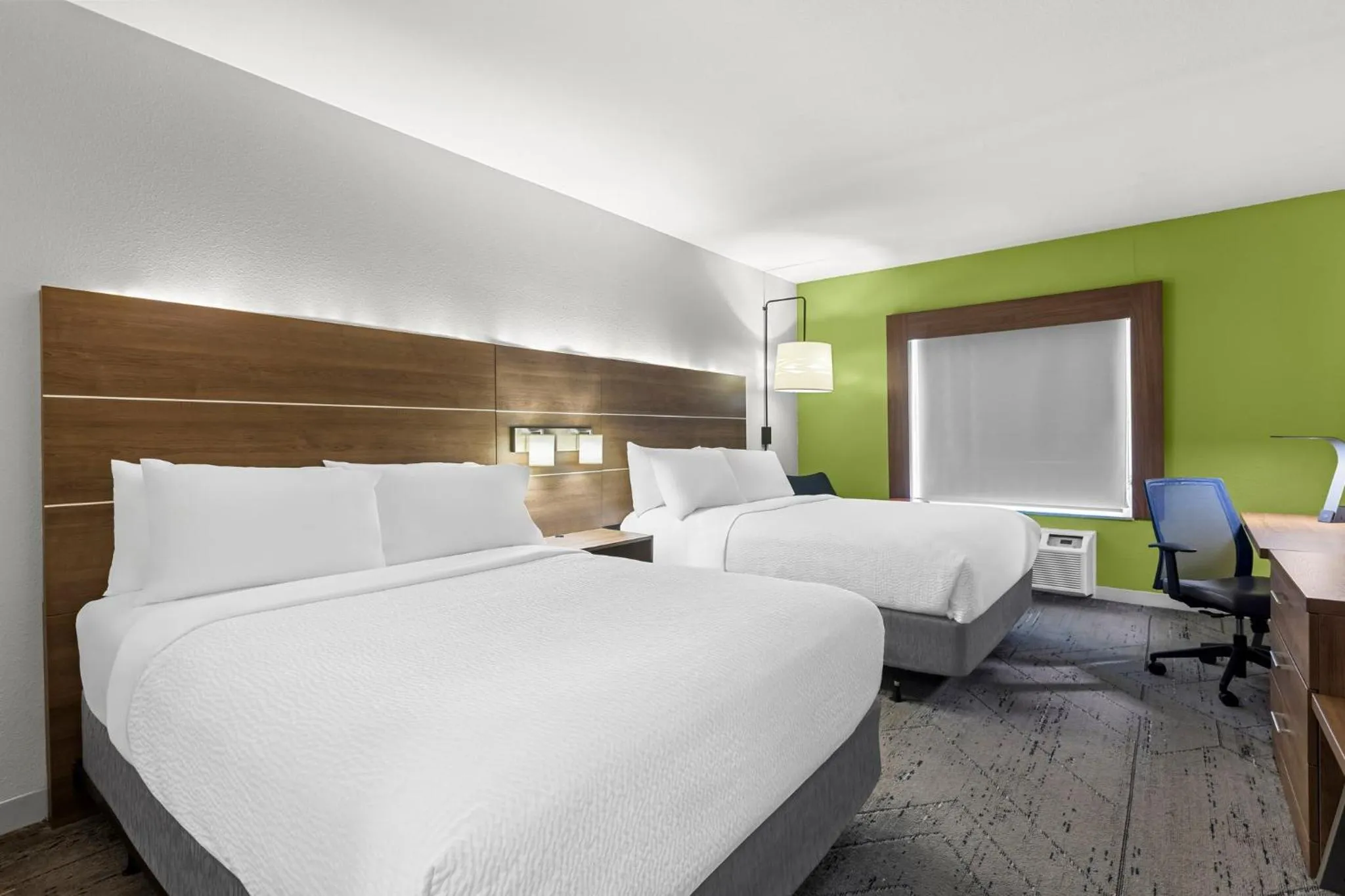 Photo of the whole room, Bed in Holiday Inn Express Hotel & Suites Savannah Midtown by IHG