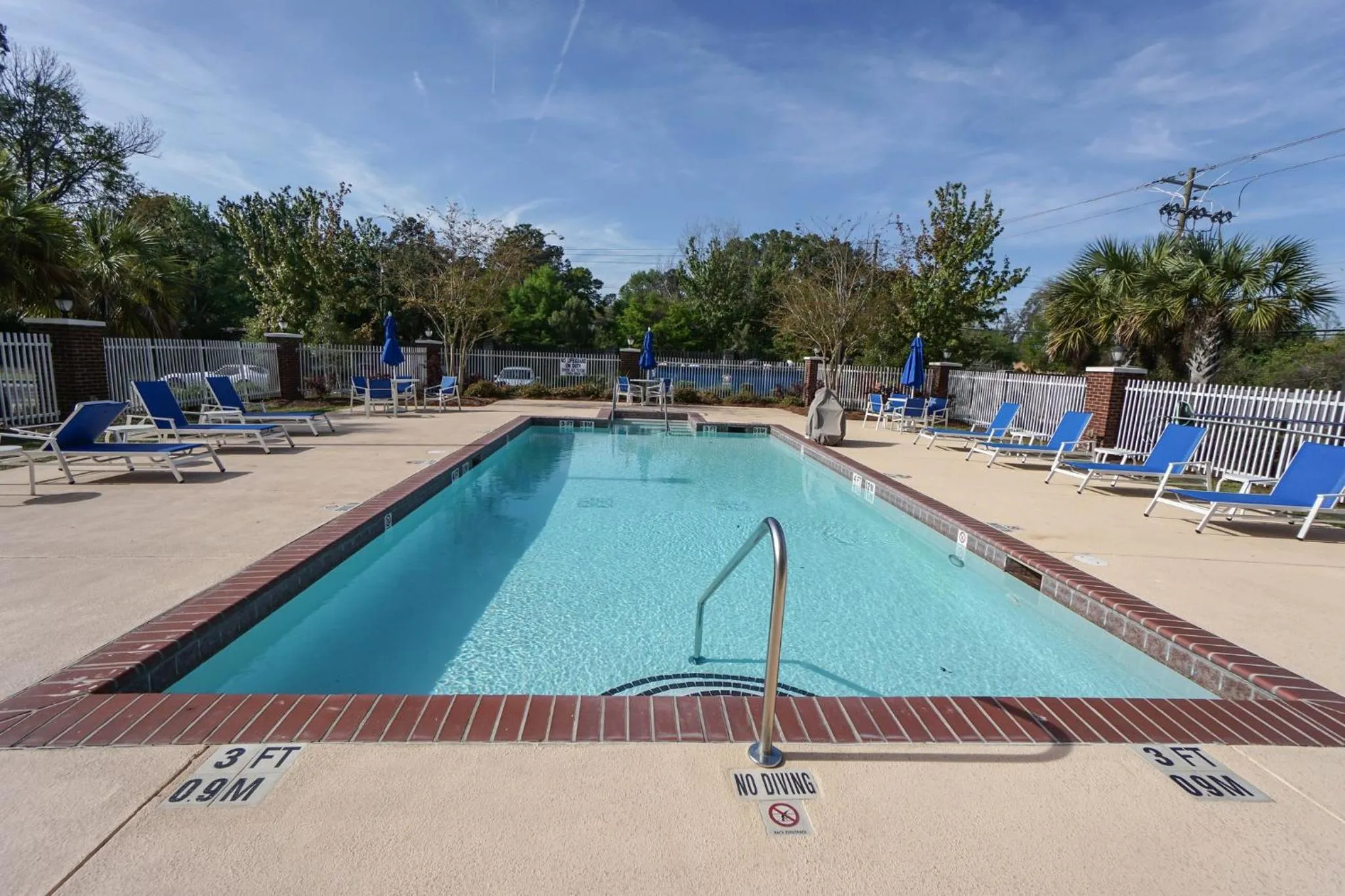 Swimming pool in Holiday Inn Express Hotel & Suites Savannah Midtown by IHG