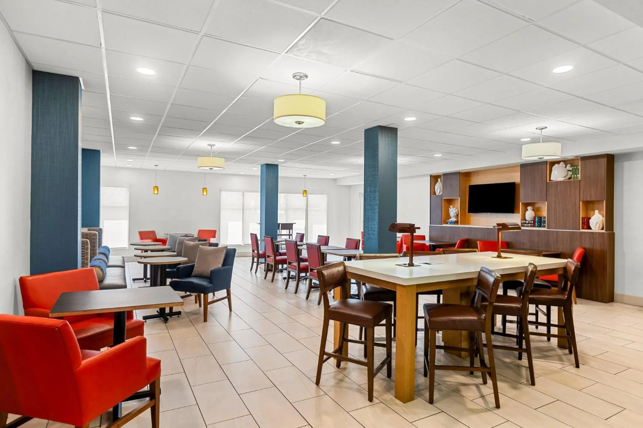 Breakfast in Holiday Inn Express Hotel & Suites Savannah Midtown by IHG