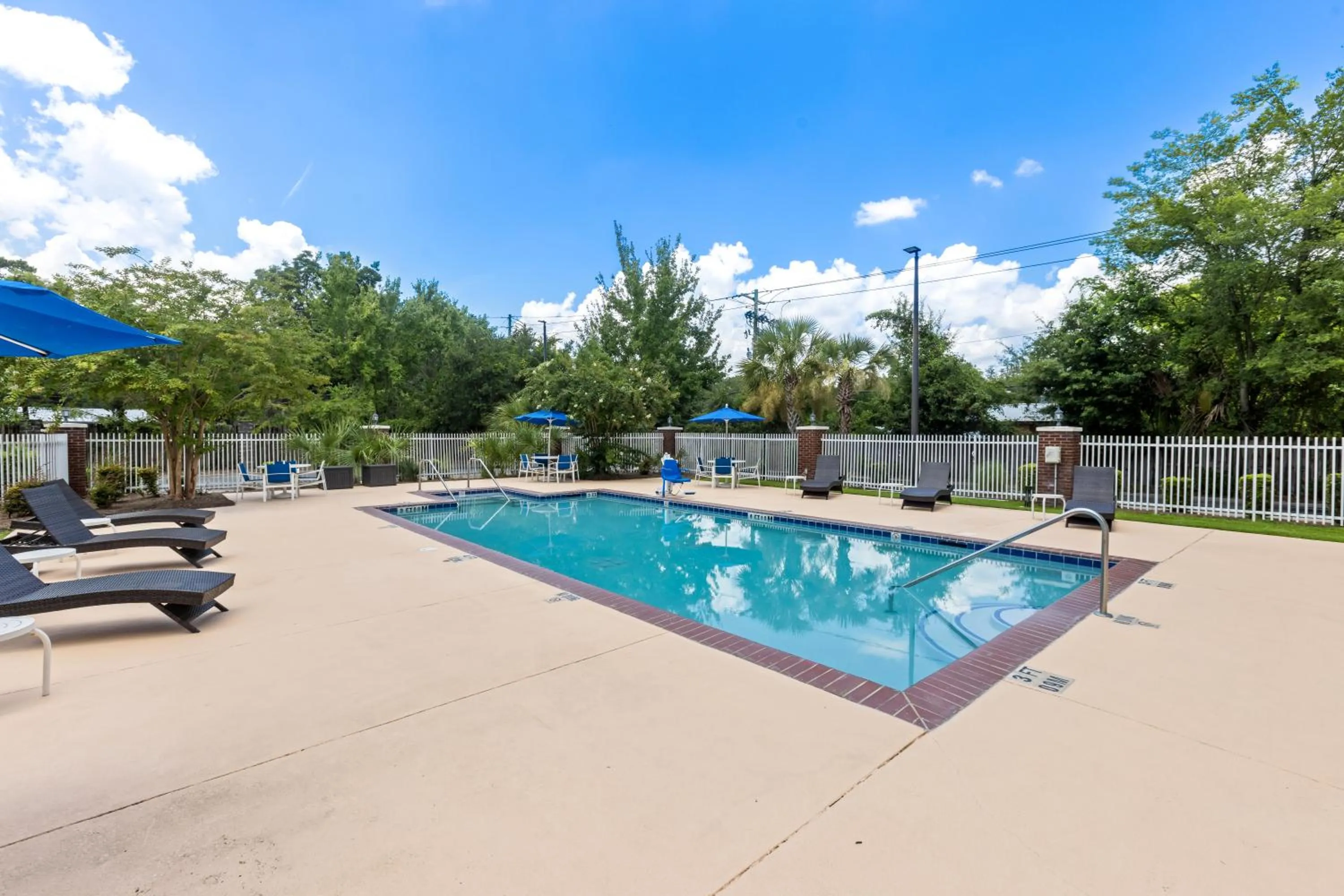 Day in Holiday Inn Express Hotel & Suites Savannah Midtown by IHG