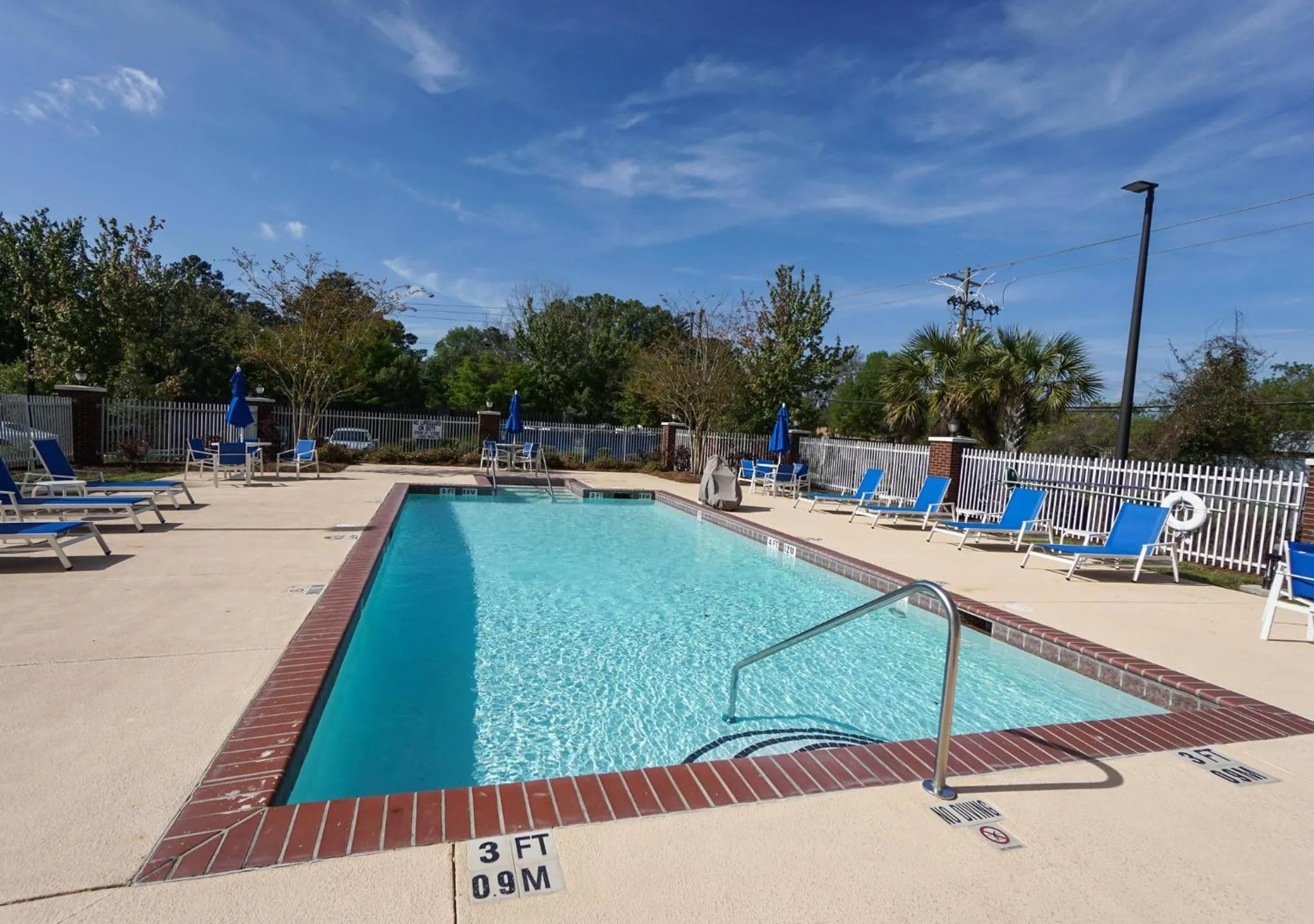 Swimming pool in Holiday Inn Express Hotel & Suites Savannah Midtown by IHG