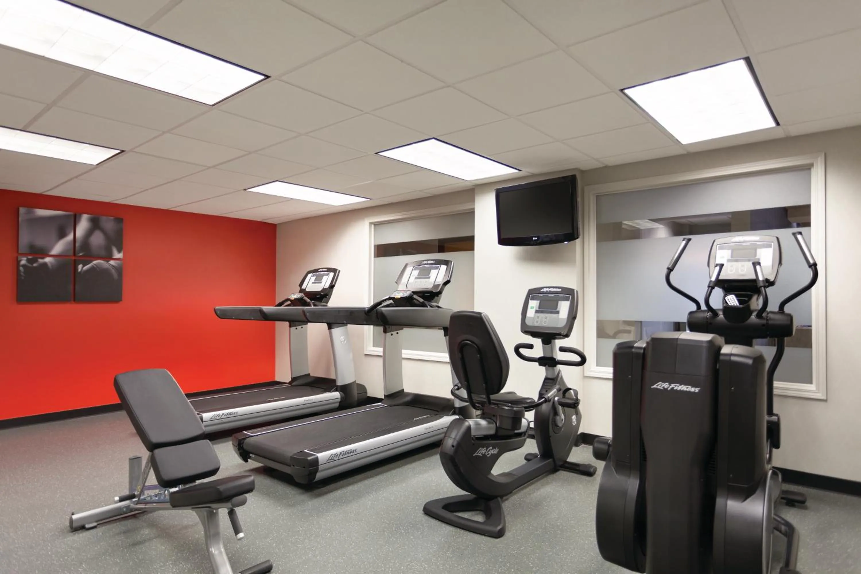 Fitness centre/facilities in Pace Hotel Addison