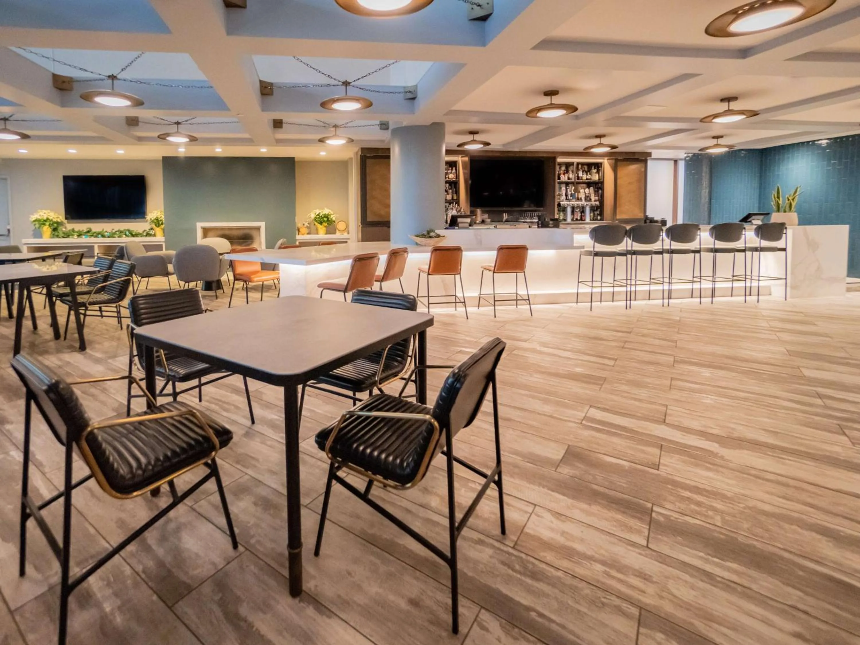 Restaurant/places to eat in Hyatt Regency Long Beach