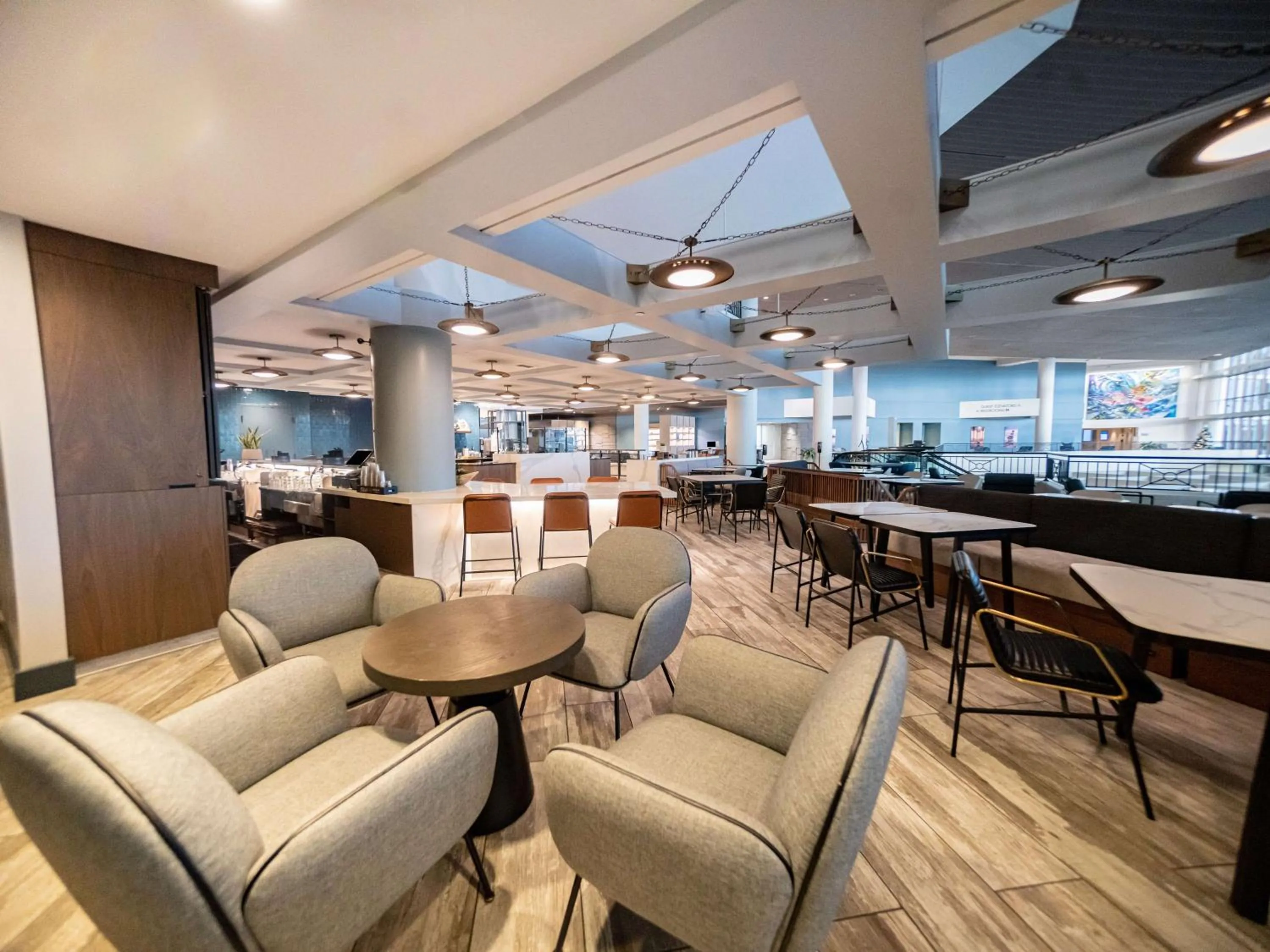 Restaurant/places to eat in Hyatt Regency Long Beach