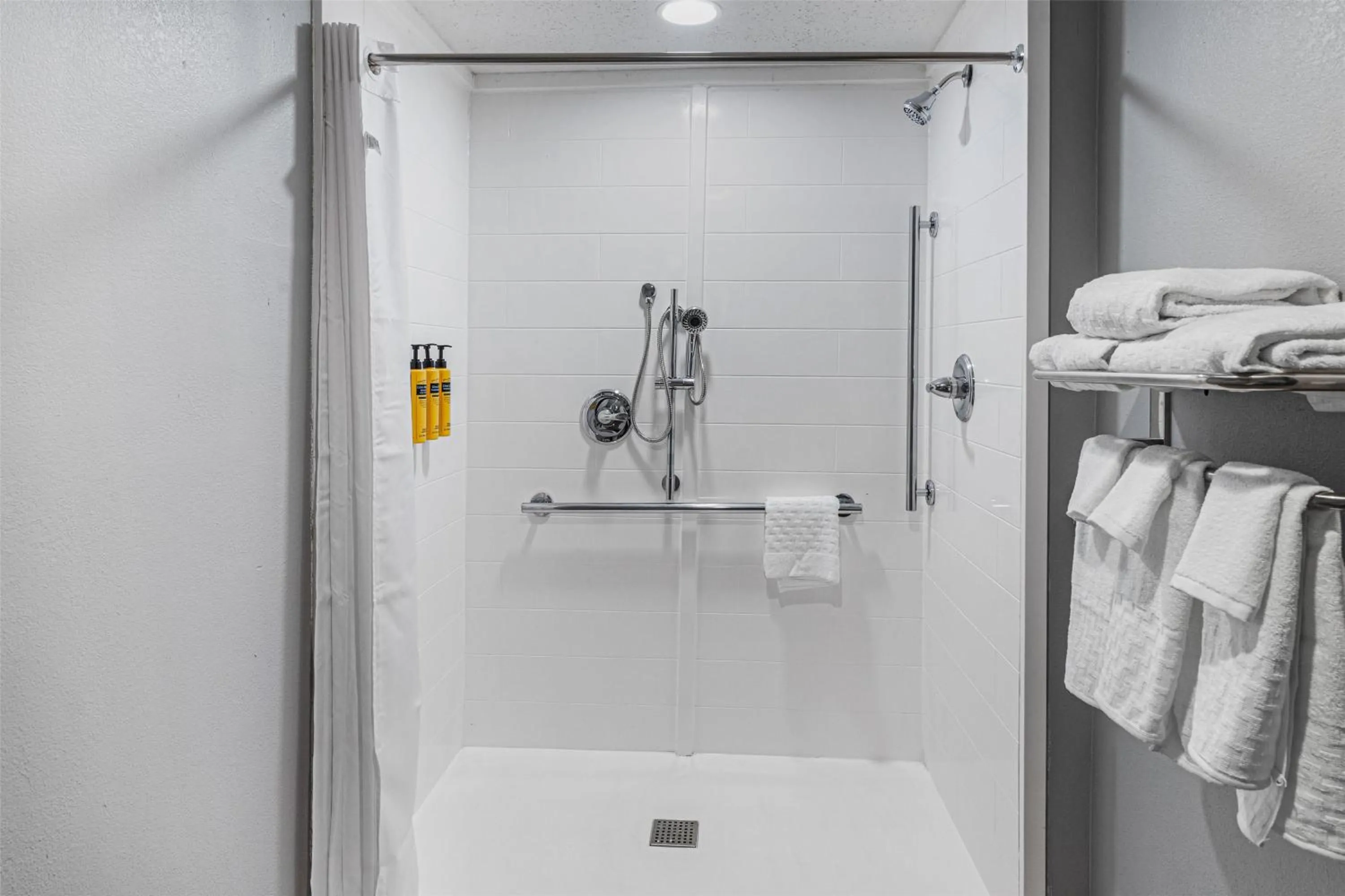 Bathroom in Best Western Plus Savannah Gateway